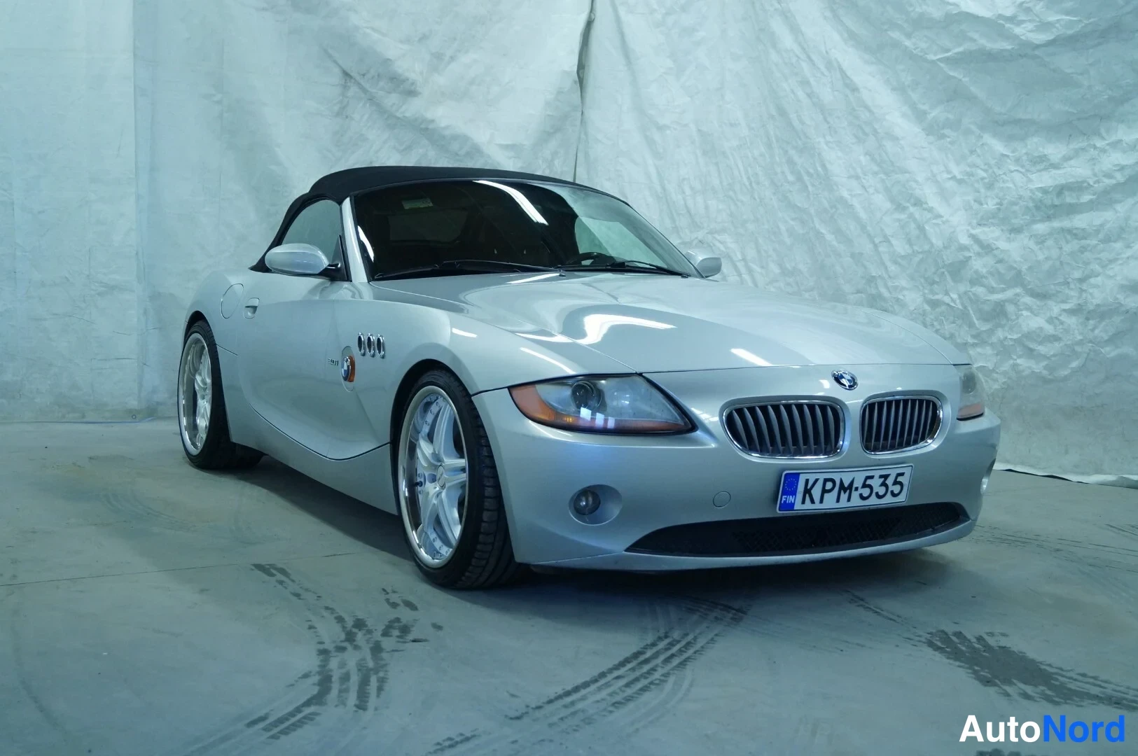 Hopea BMW Z4  Avoauto 2003, etuviisto, keula oikealle, kuva 4