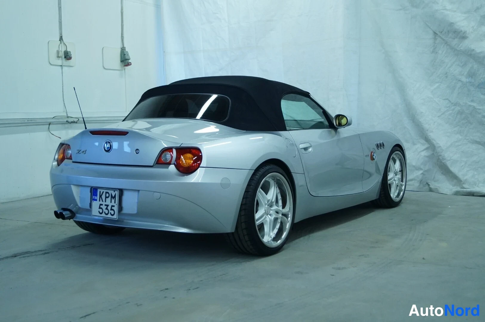 Hopea BMW Z4  Avoauto 2003, takaviisto, kuva 6