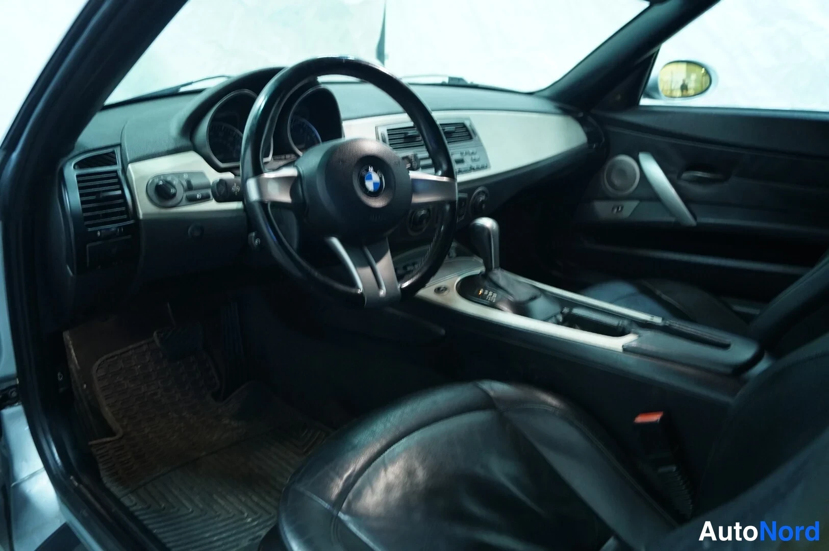 Hopea BMW Z4  Avoauto 2003, ohjaamo, kuva 10