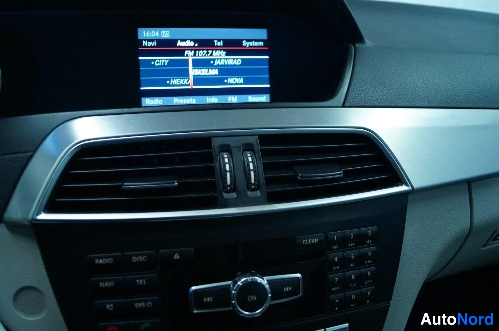 Valkoinen Mercedes-Benz C CDI 2013, yksityiskohta, kuva 12