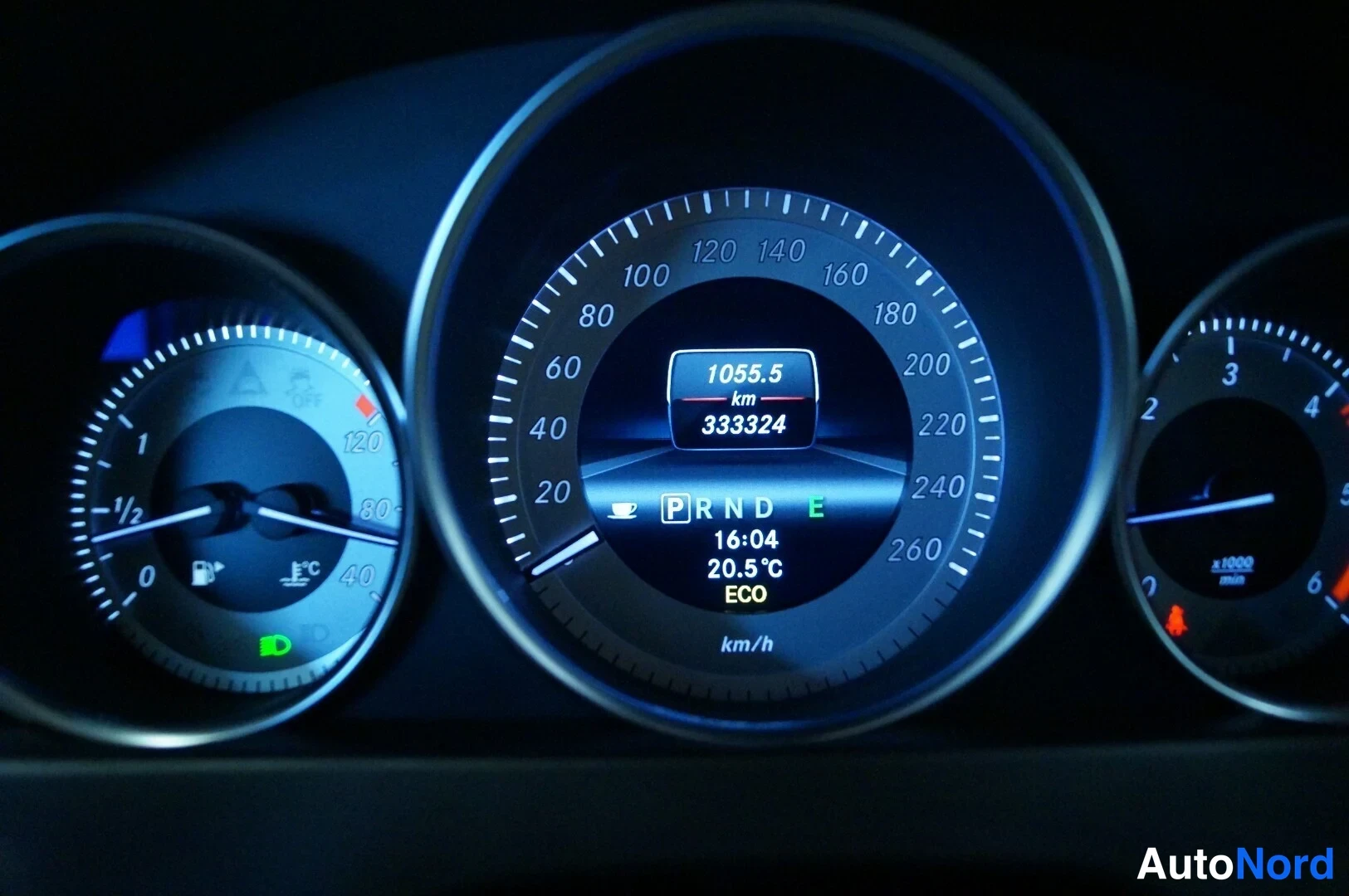 Valkoinen Mercedes-Benz C CDI 2013, yksityiskohta, kuva 13