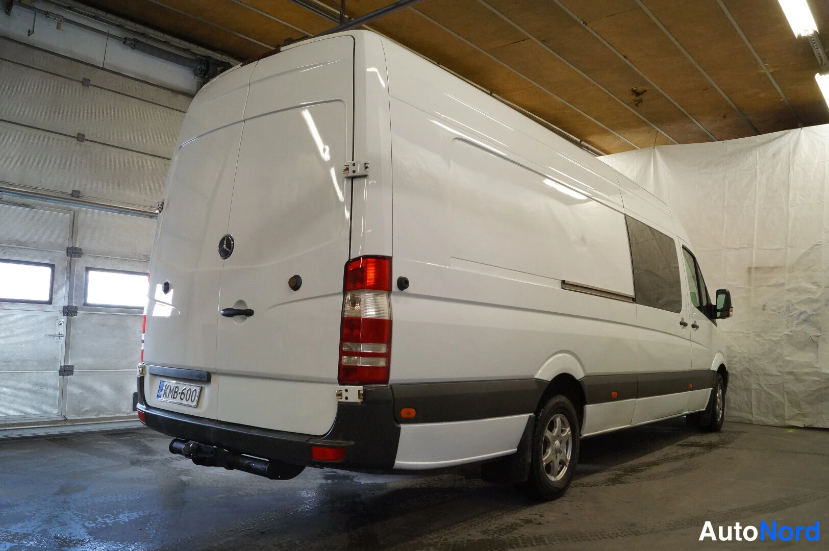 White Mercedes-Benz Sprinter 313 CDI 2010, rear three-quarter, photo 3