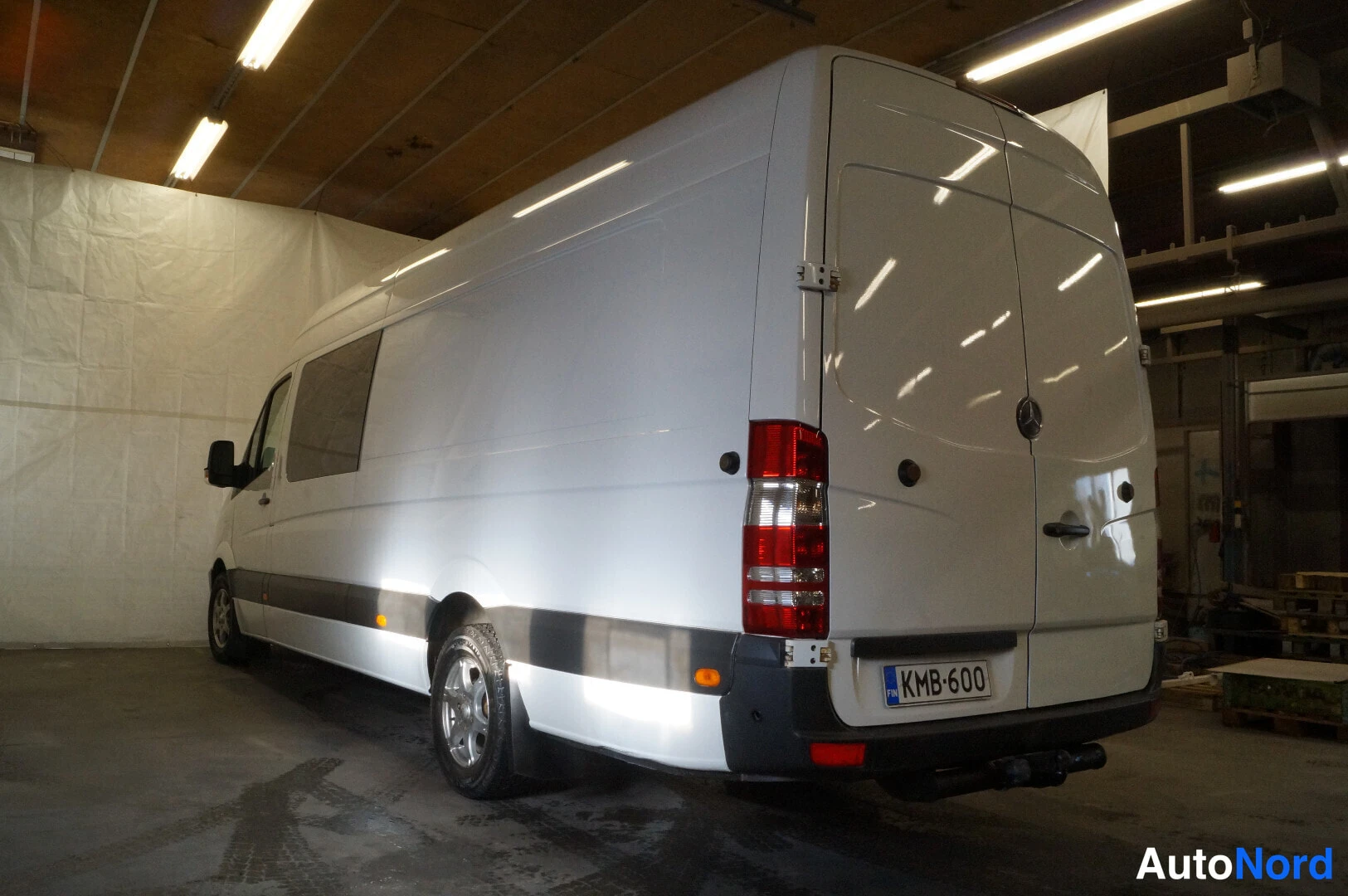 White Mercedes-Benz Sprinter 313 CDI 2010, rear three-quarter, photo 4