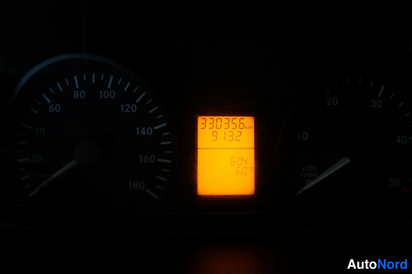 White Mercedes-Benz Sprinter 313 CDI 2010, detail, photo 16