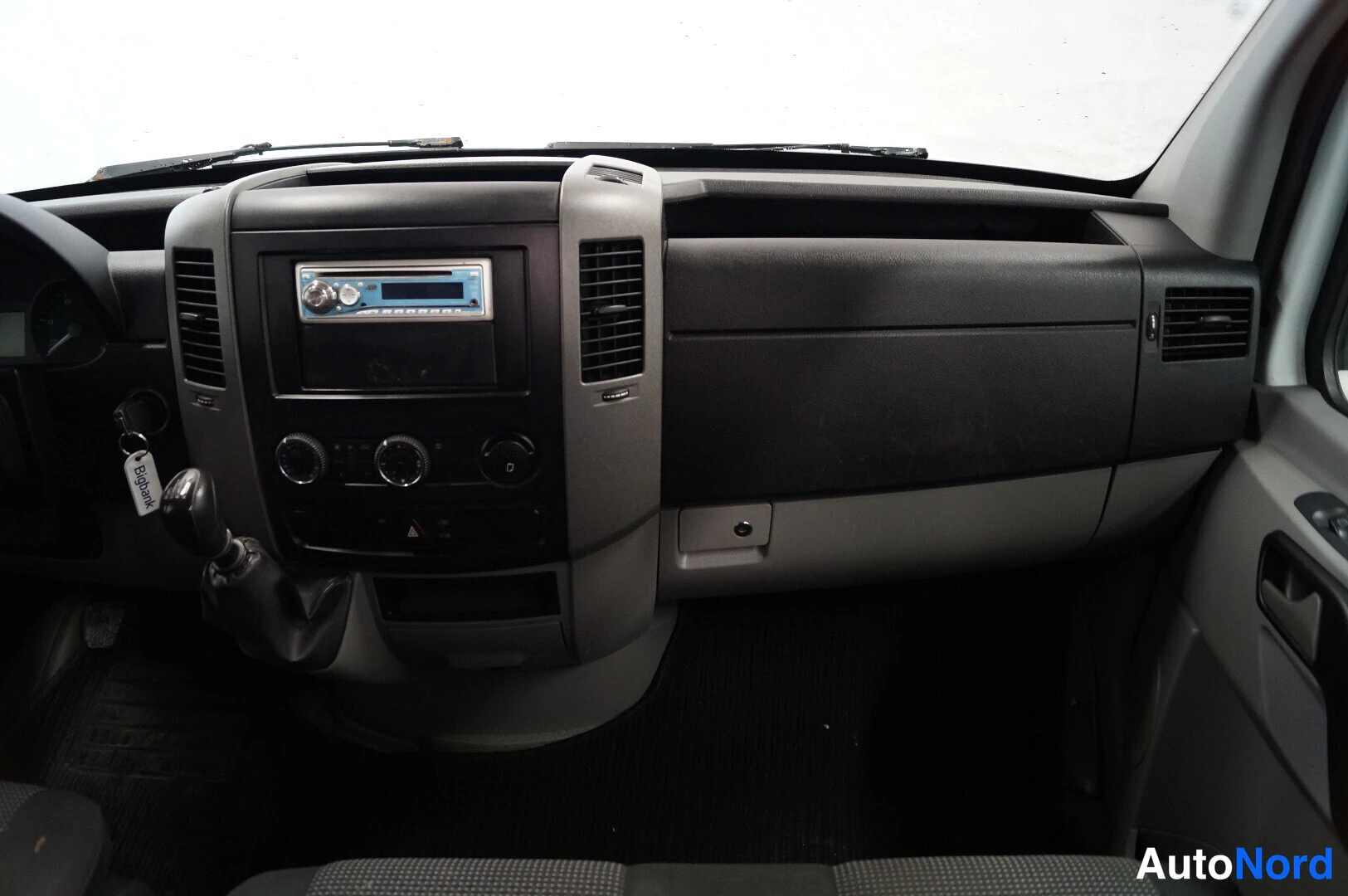 White Mercedes-Benz Sprinter 313 CDI 2010, cockpit, photo 6