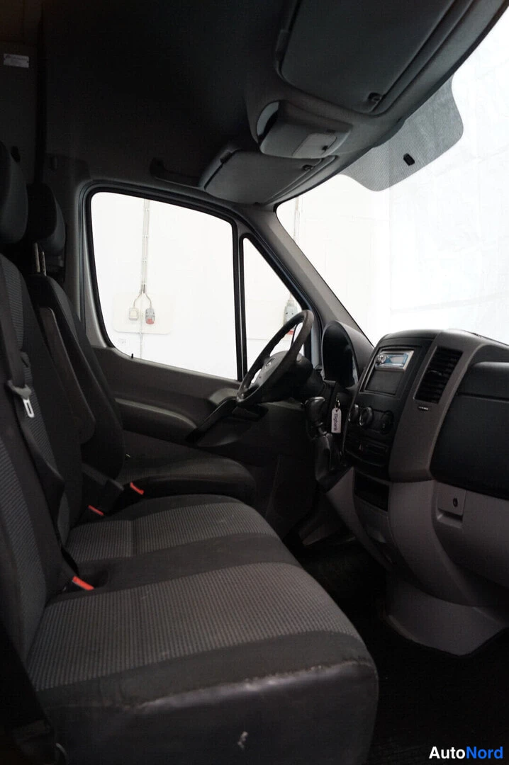 White Mercedes-Benz Sprinter 313 CDI 2010, cockpit, photo 8