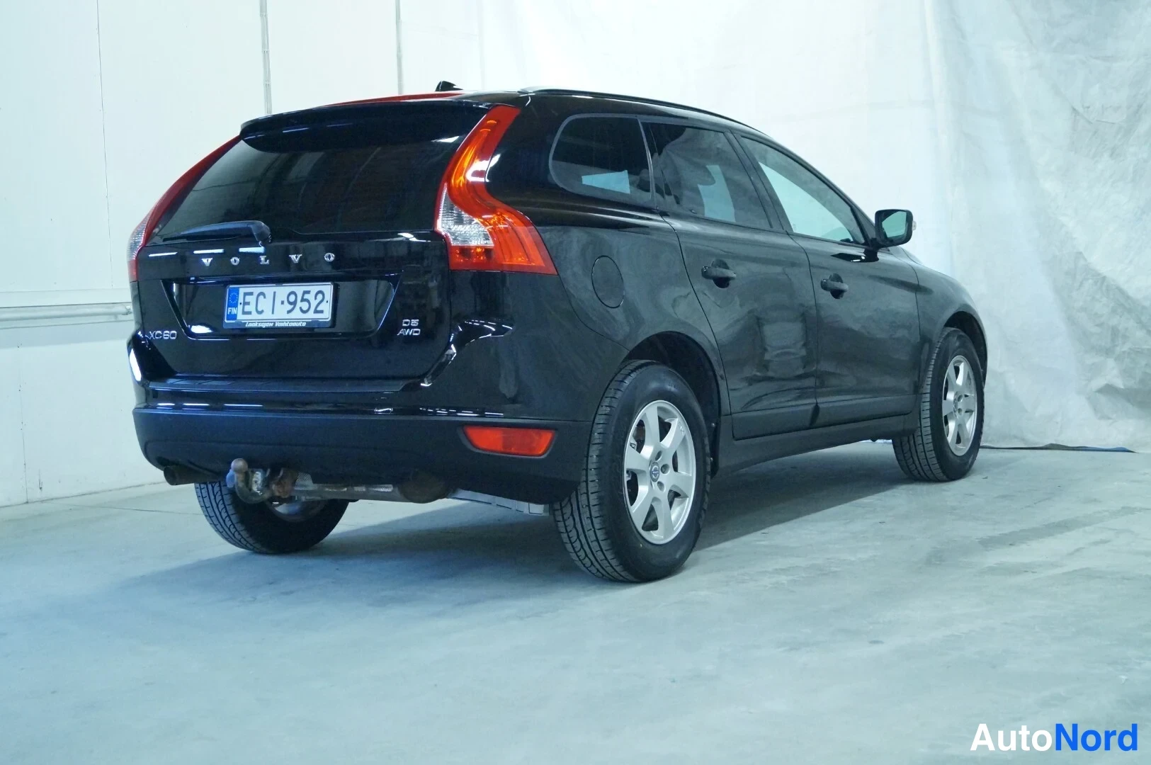 Musta Volvo XC60 2009, takaviisto, kuva 3
