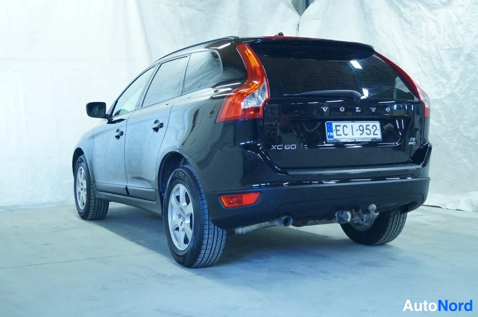 Musta Volvo XC60 2009, takaviisto, kuva 4