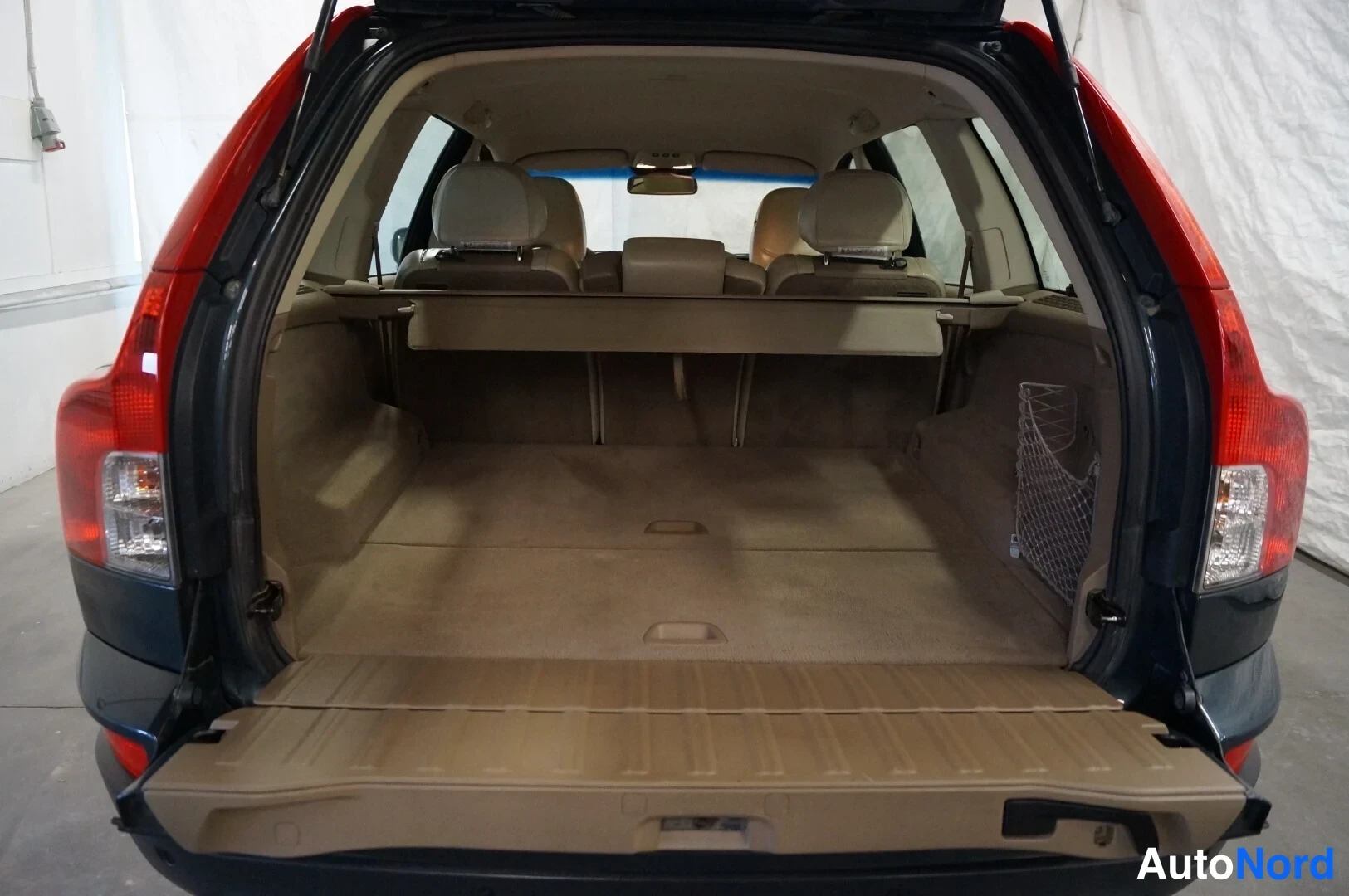 Harmaa Volvo XC90 2008, tavaratila, kuva 9