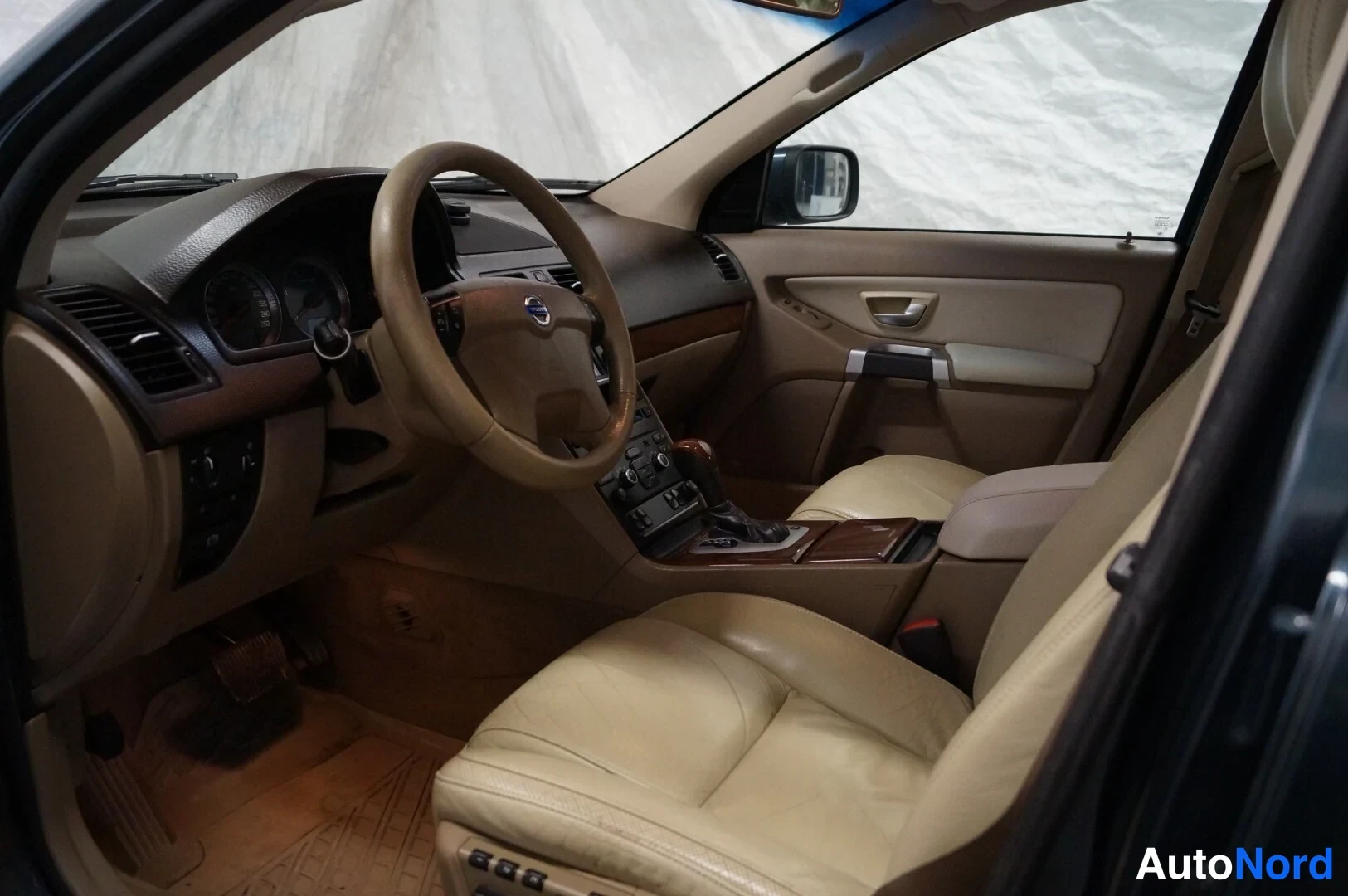 Harmaa Volvo XC90 2008, ohjaamo, kuva 5