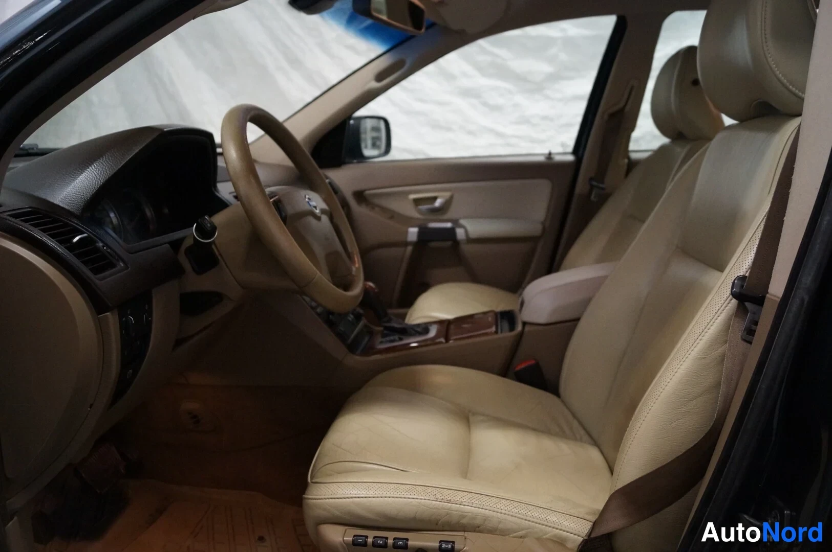 Harmaa Volvo XC90 2008, etuistuimet, kuva 6