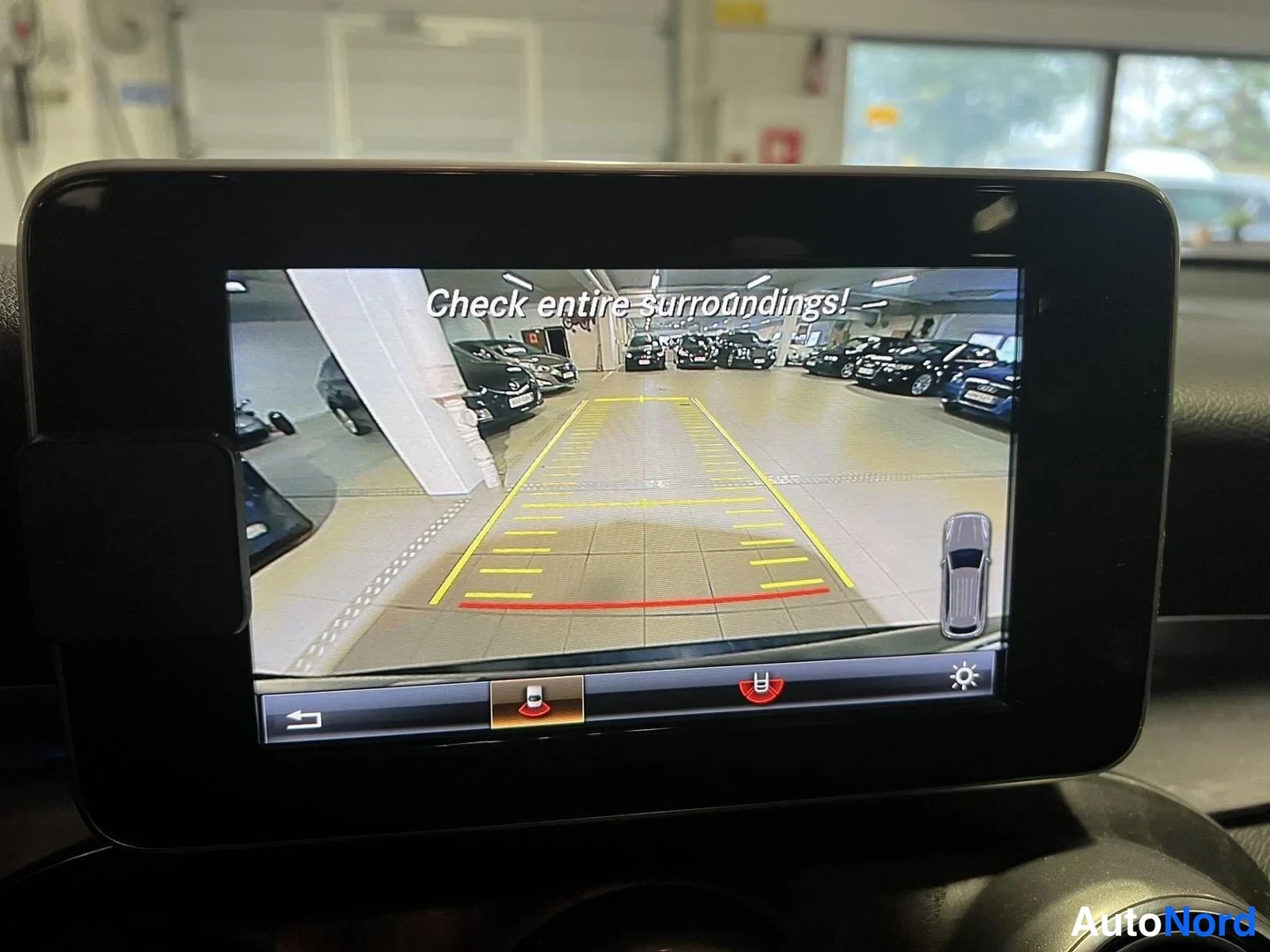 Sininen Mercedes-Benz GLC 220 d 4MATIC 2017, yksityiskohta, kuva 9