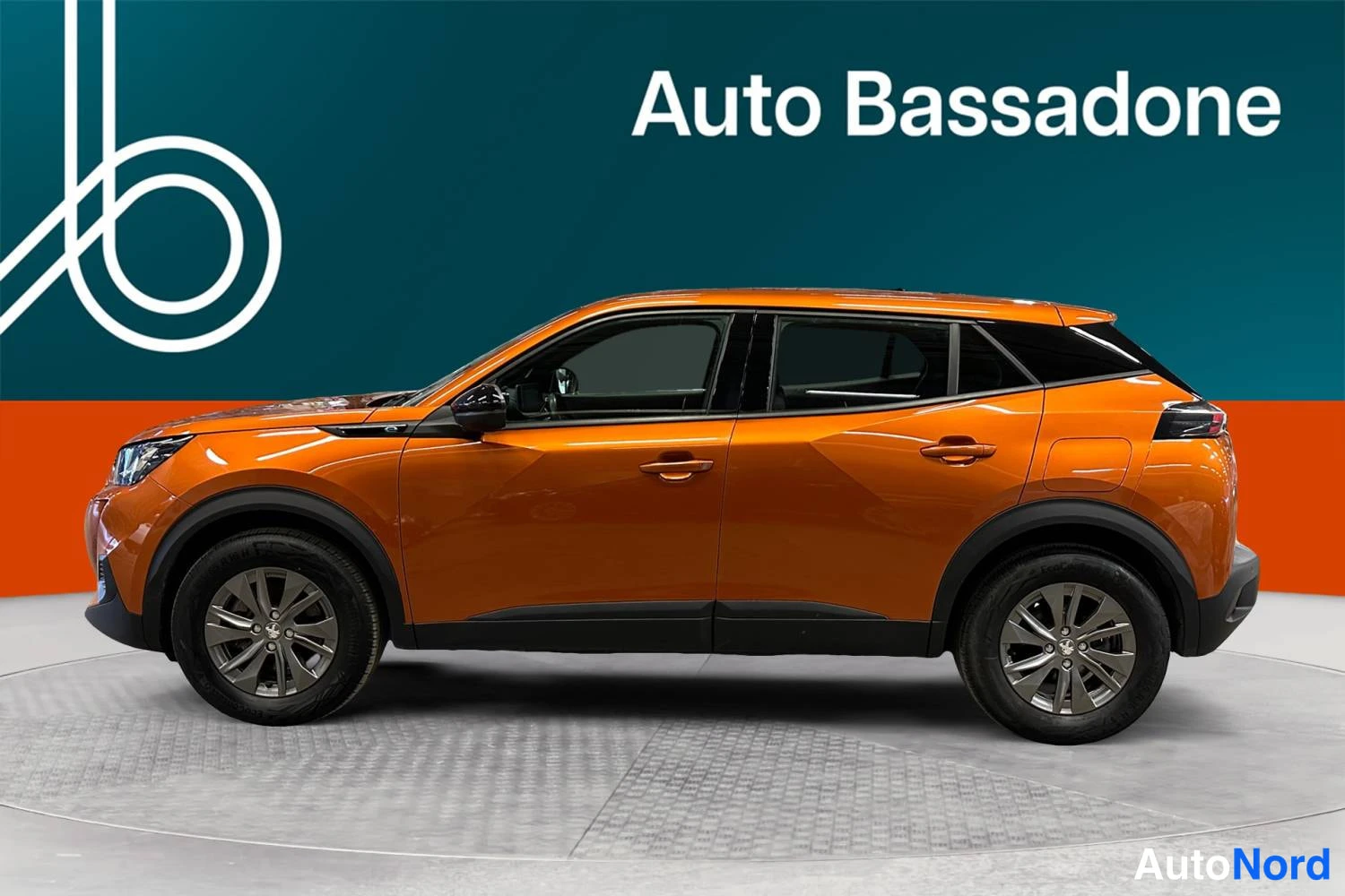 Oranssi Peugeot E-2008 2023, sivulta, kuva 4