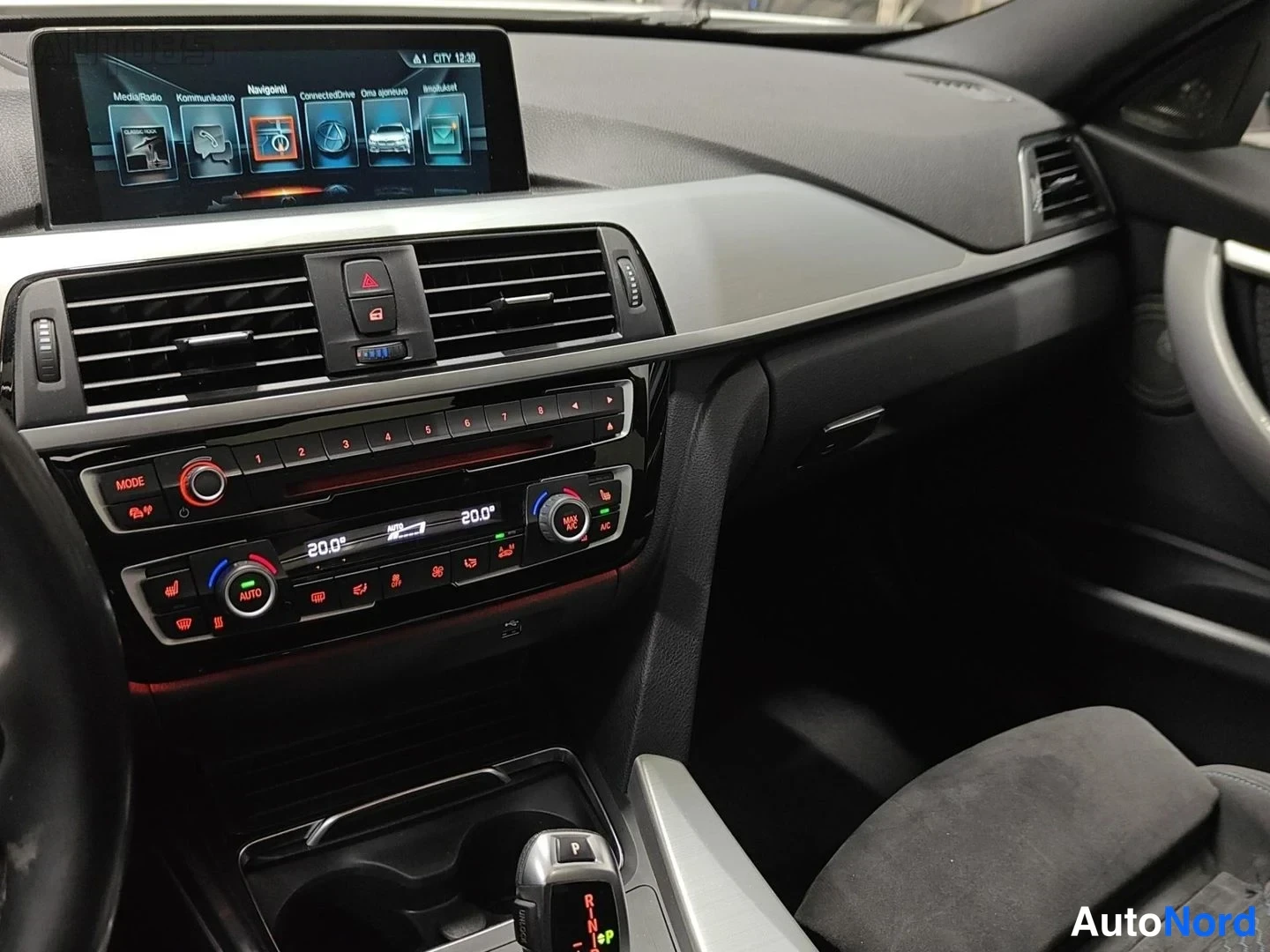 Vit BMW 330d xDrive 2017, detalj, bild 17