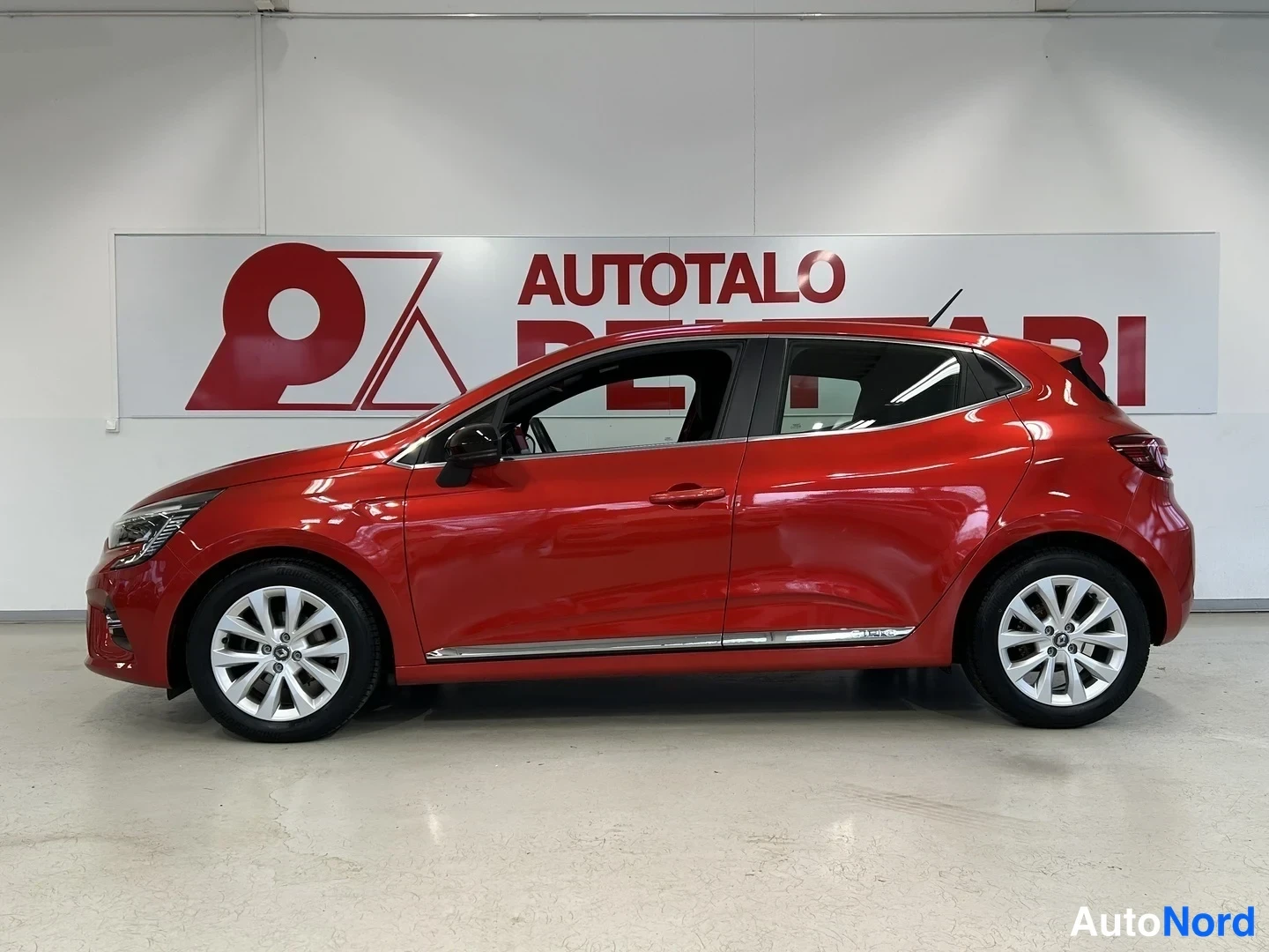 Punainen Renault Clio 2020, sivulta, kuva 4