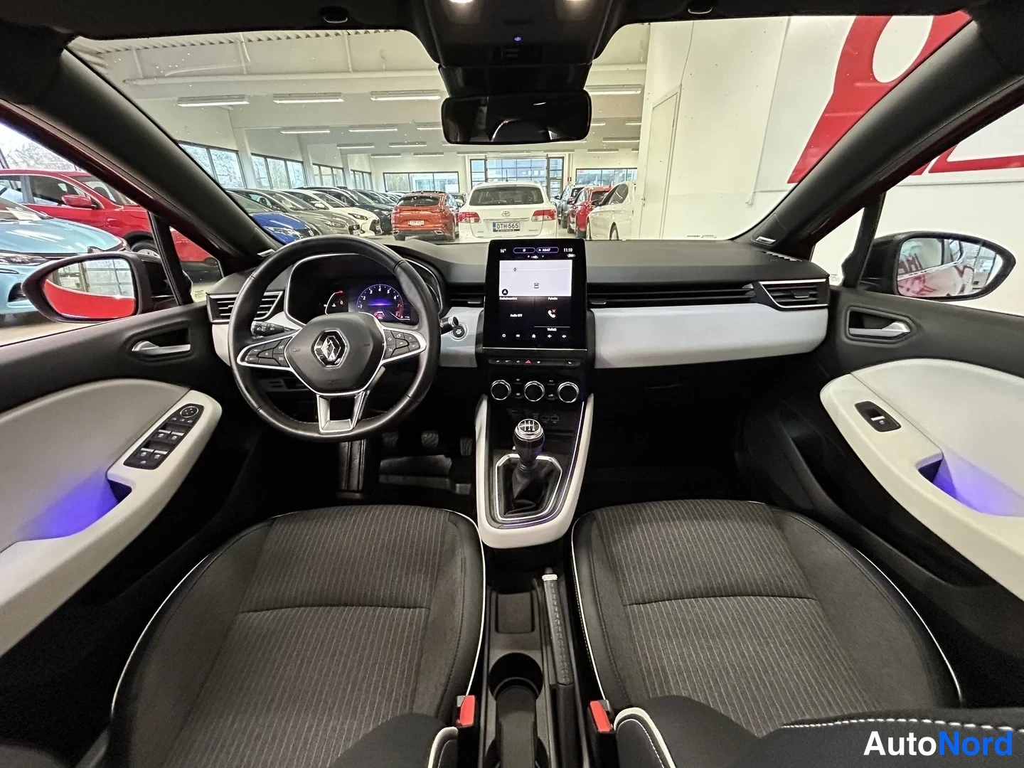 Punainen Renault Clio 2020, ohjaamo, kuva 10