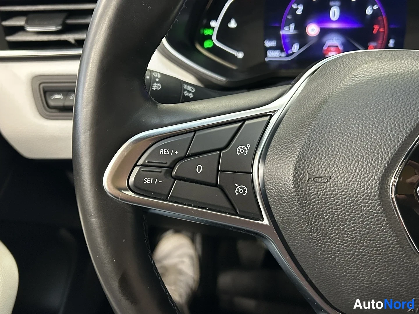 Punainen Renault Clio 2020, yksityiskohta, kuva 15