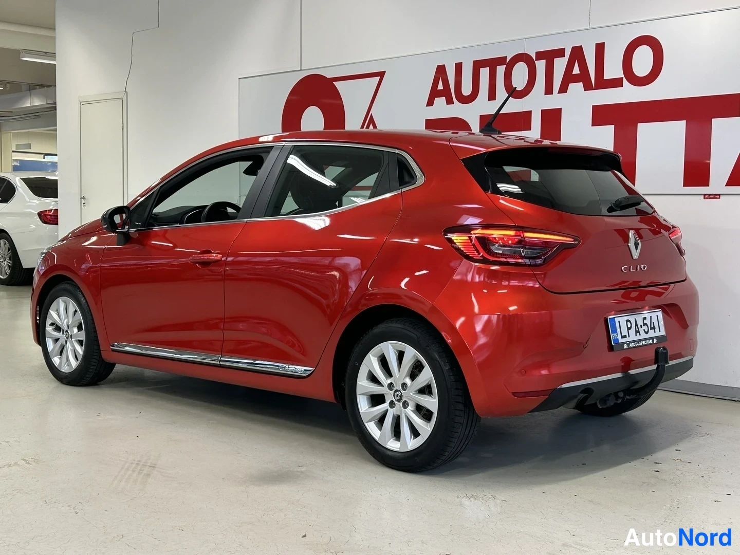 Punainen Renault Clio 2020, takaviisto, kuva 6