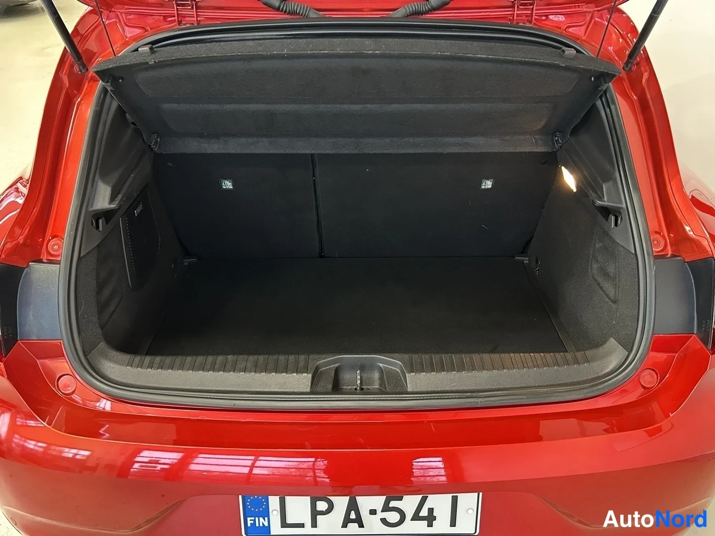Punainen Renault Clio 2020, tavaratila, kuva 14