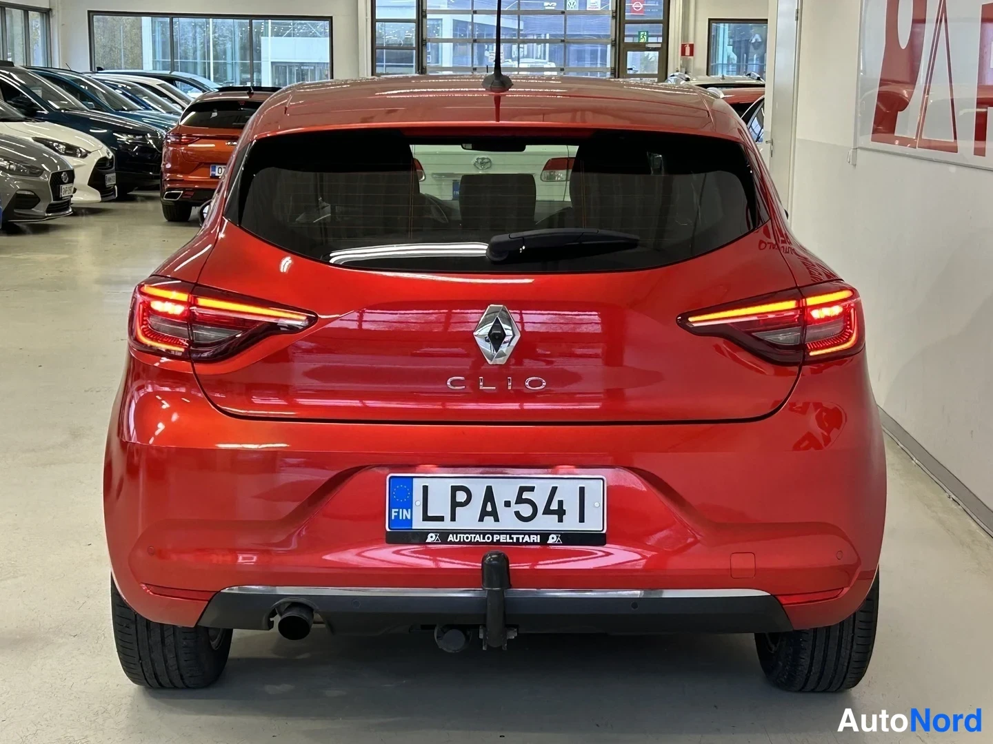 Punainen Renault Clio 2020, takaa, kuva 8