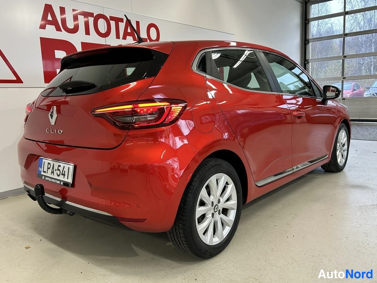 Punainen Renault Clio 2020, takaviisto, kuva 7