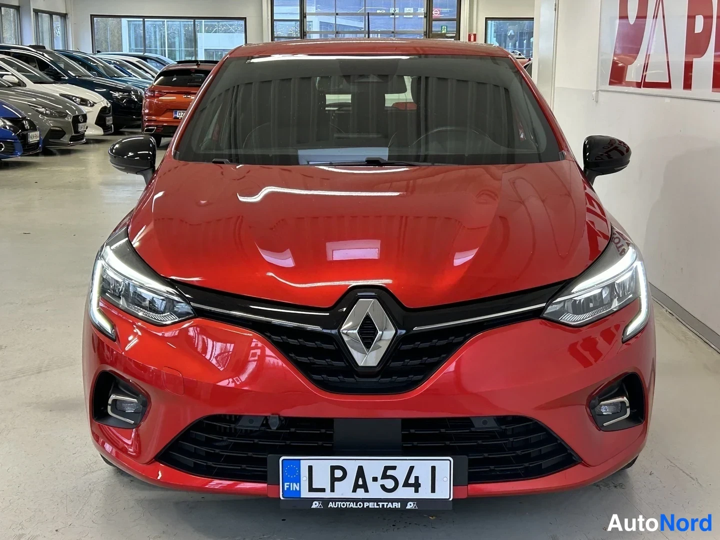 Punainen Renault Clio 2020, edestä, kuva 3