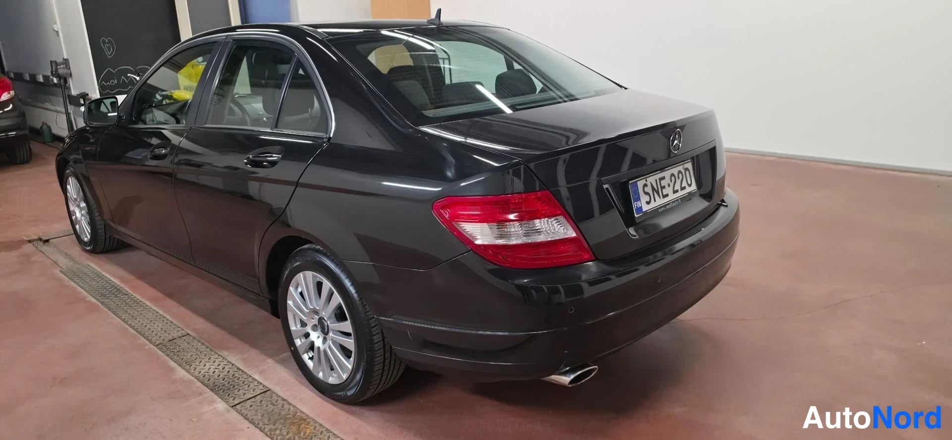 Musta Mercedes-Benz C  Sedan 2008, takaviisto, kuva 6