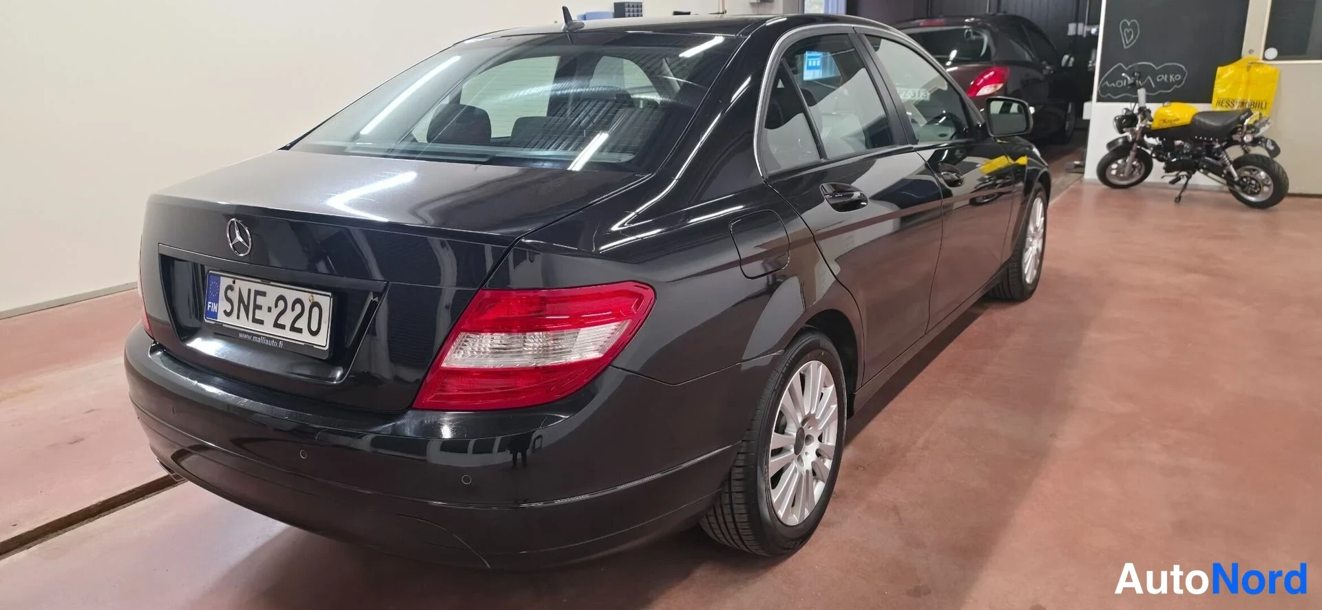 Musta Mercedes-Benz C  Sedan 2008, takaviisto, kuva 7