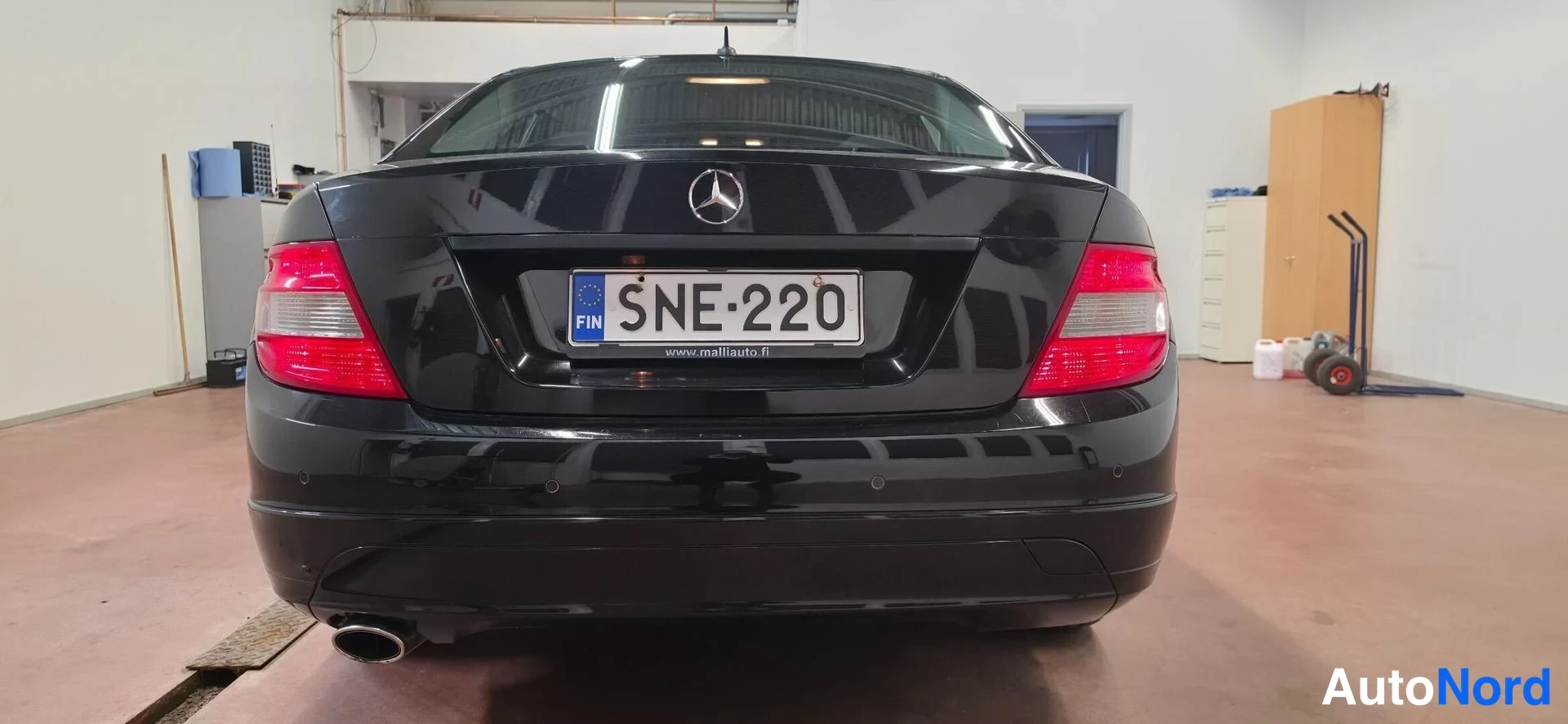 Musta Mercedes-Benz C  Sedan 2008, takaa, kuva 8