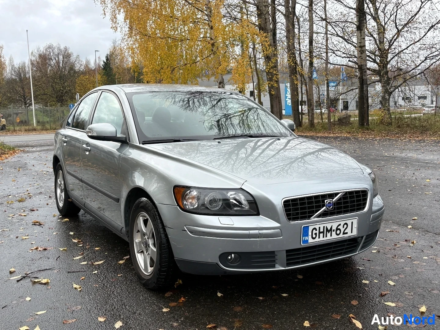 Hopea Volvo S40 2007, etuviisto, keula oikealle, kuva 2