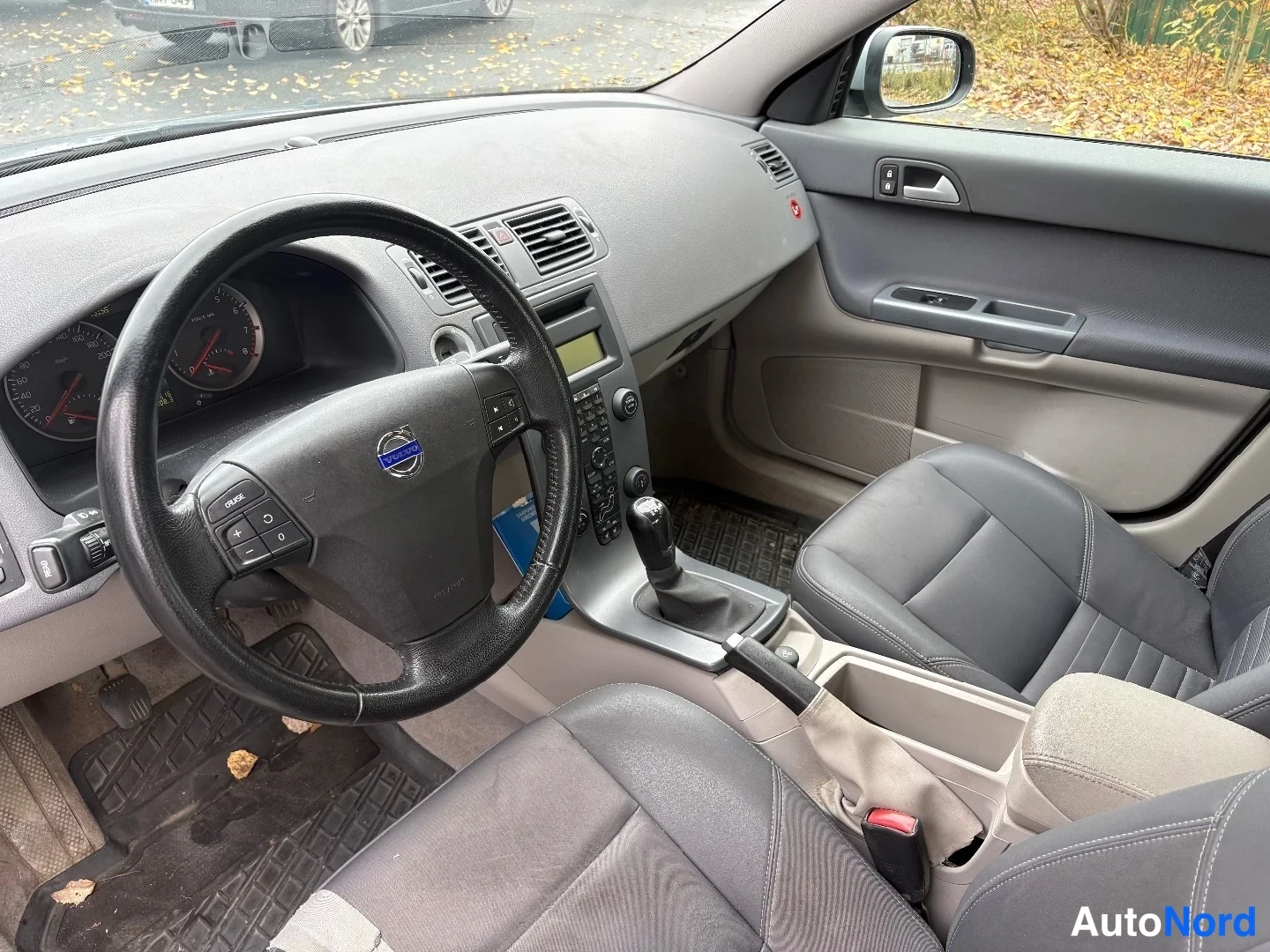 Hopea Volvo S40 2007, ohjaamo, kuva 9