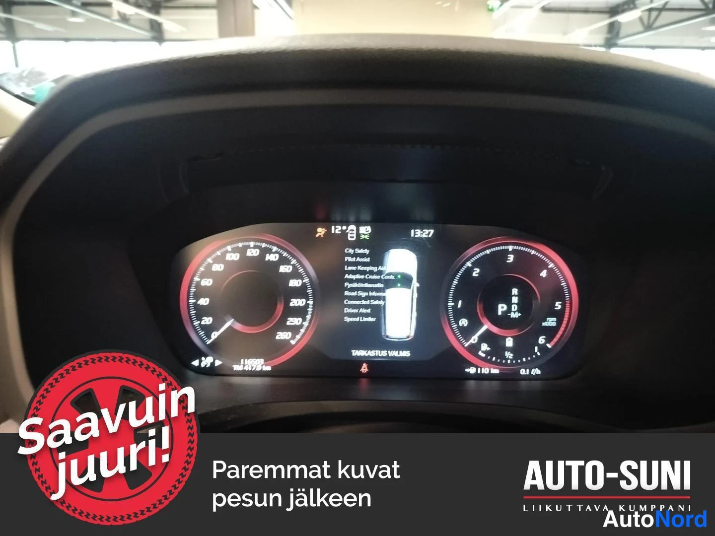 Musta Volvo V60 Cross Country 2021, yksityiskohta, kuva 8