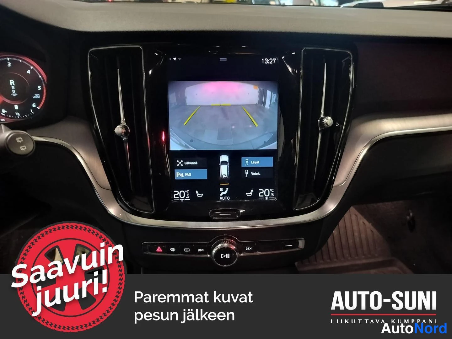 Musta Volvo V60 Cross Country 2021, yksityiskohta, kuva 9