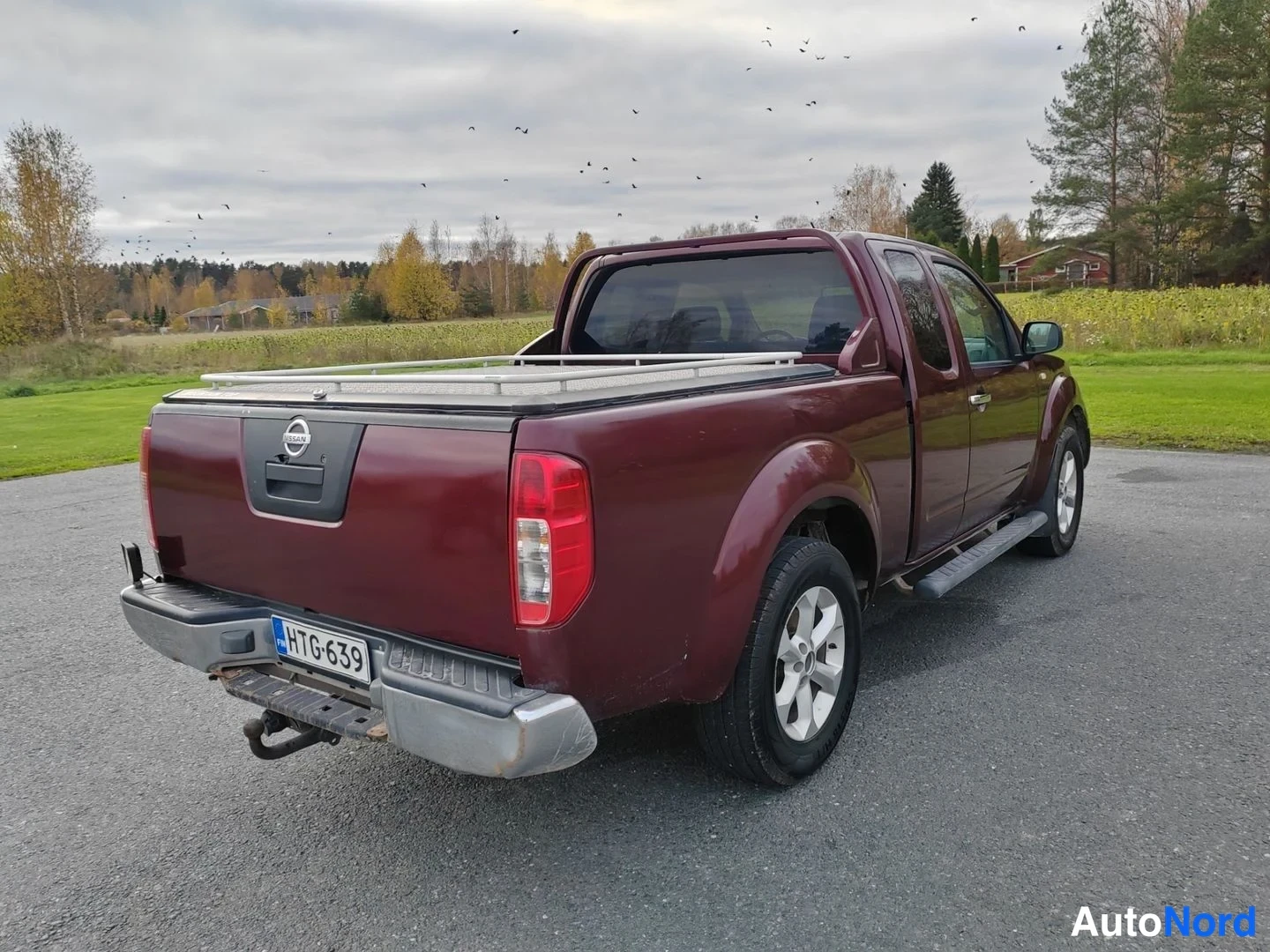 Punainen Nissan Navara 2007, takaviisto, kuva 7