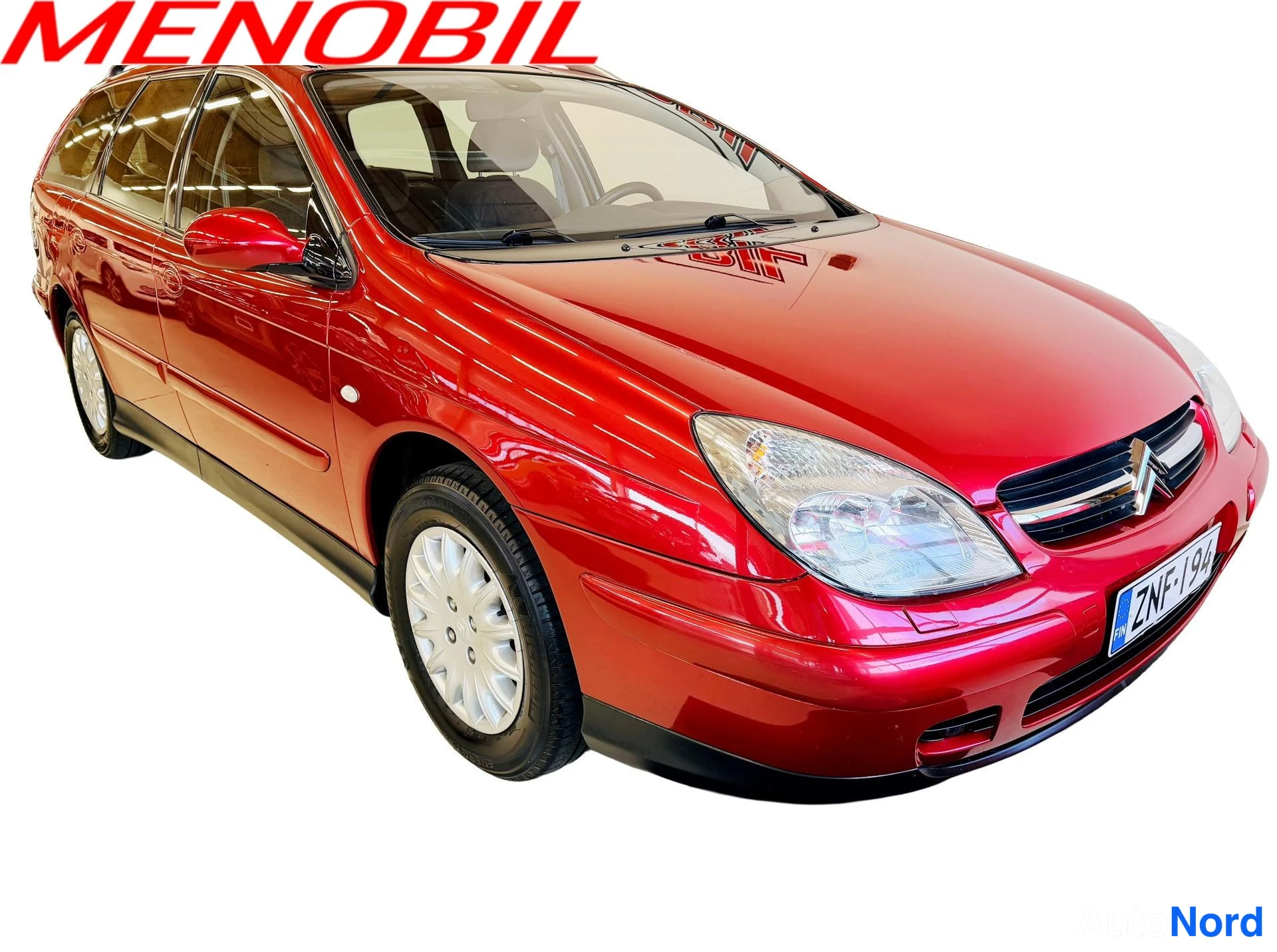Punainen Citroen C5 2002, etuviisto, keula oikealle, kuva 3