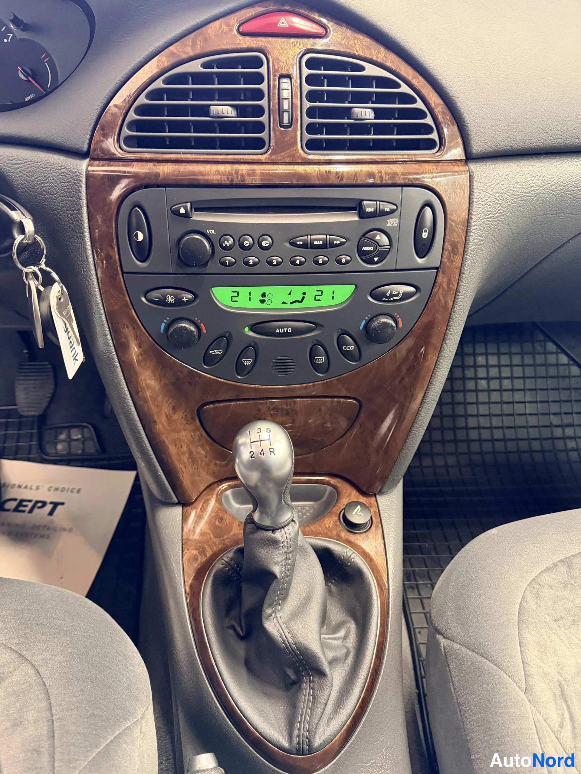 Punainen Citroen C5 2002, yksityiskohta, kuva 16