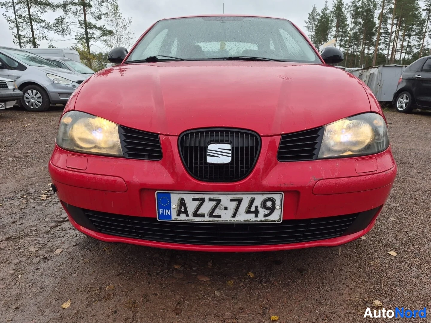 Punainen Seat Ibiza 2003, edestä, kuva 4