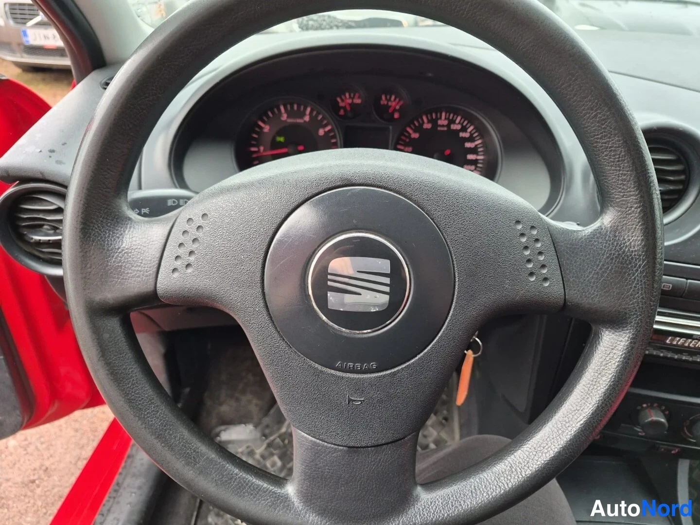 Punainen Seat Ibiza 2003, yksityiskohta, kuva 18