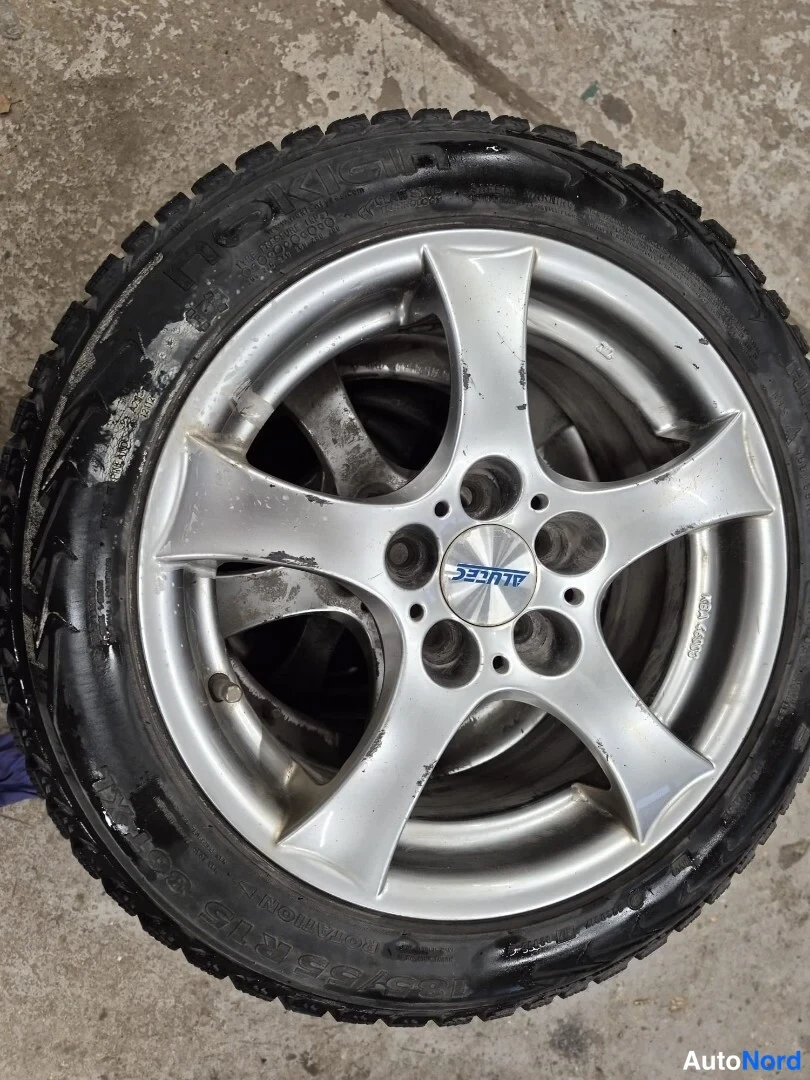 Punainen Seat Ibiza 2003, yksityiskohta, kuva 23
