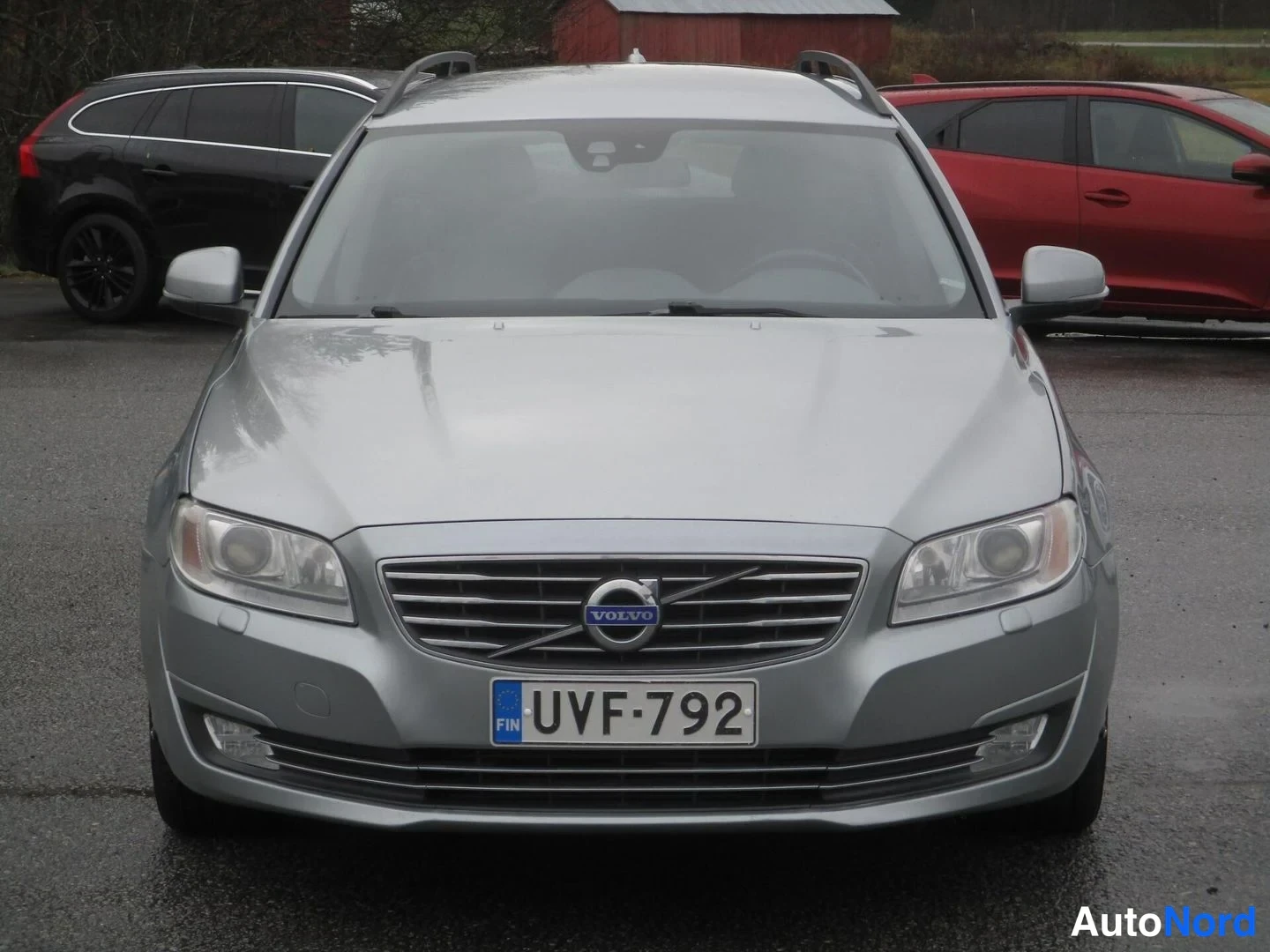 Harmaa Volvo V70 2015, edestä, kuva 5