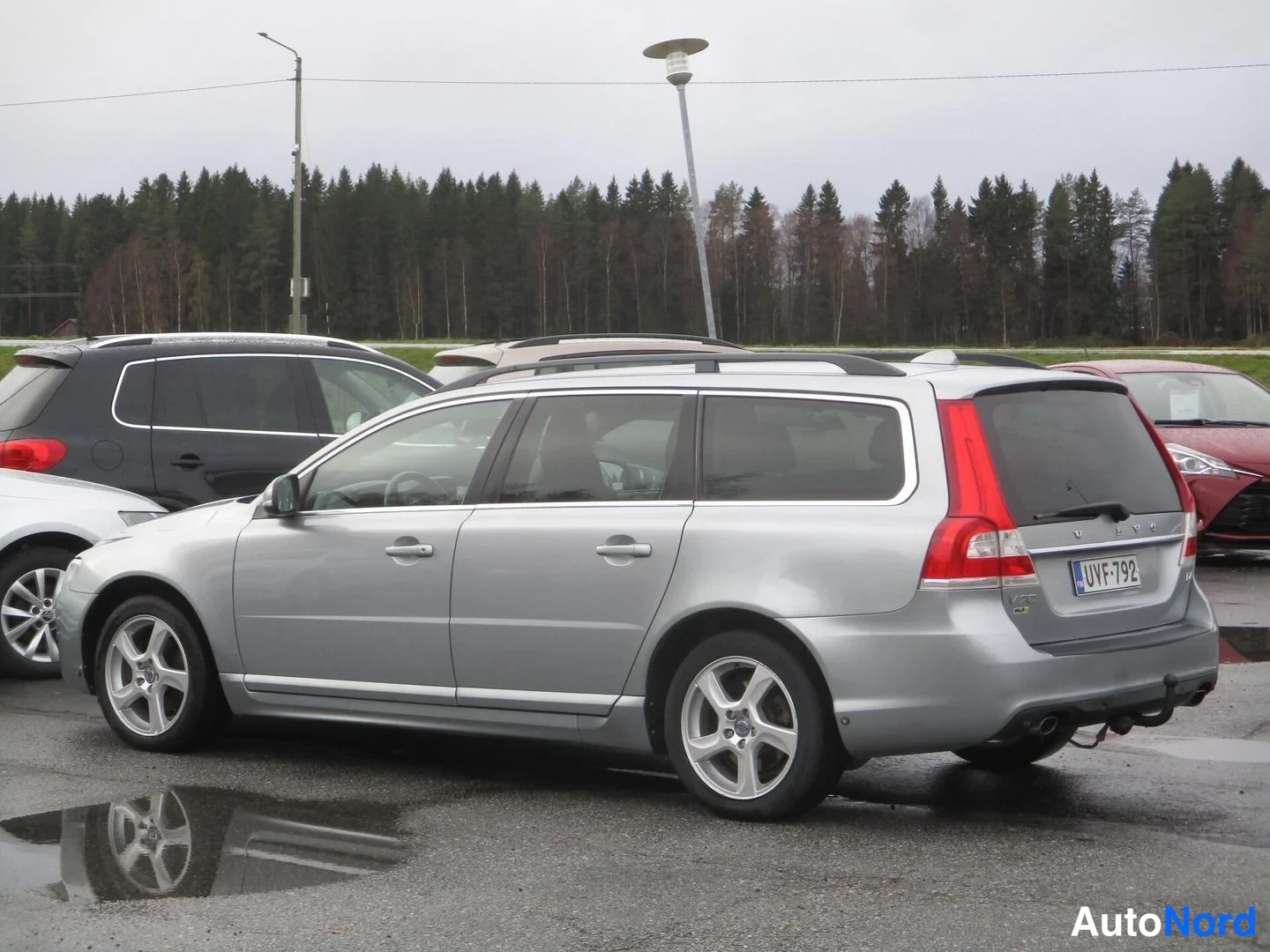 Harmaa Volvo V70 2015, takaviisto, kuva 6