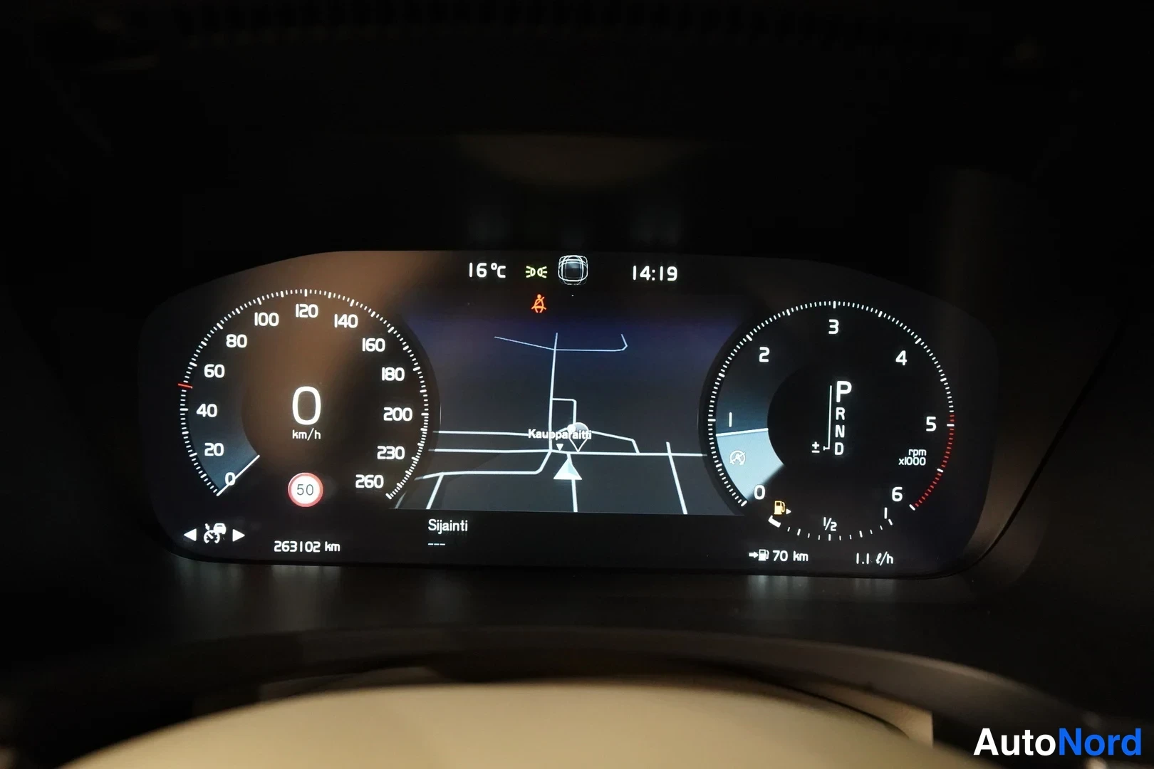 Musta Volvo V90 2017, yksityiskohta, kuva 12