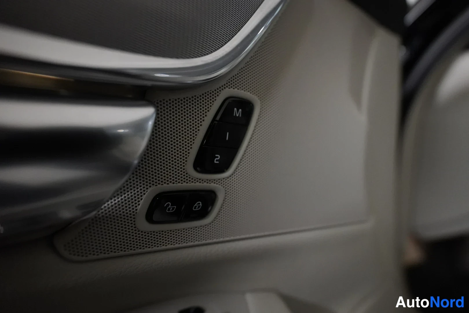 Musta Volvo V90 2017, yksityiskohta, kuva 17