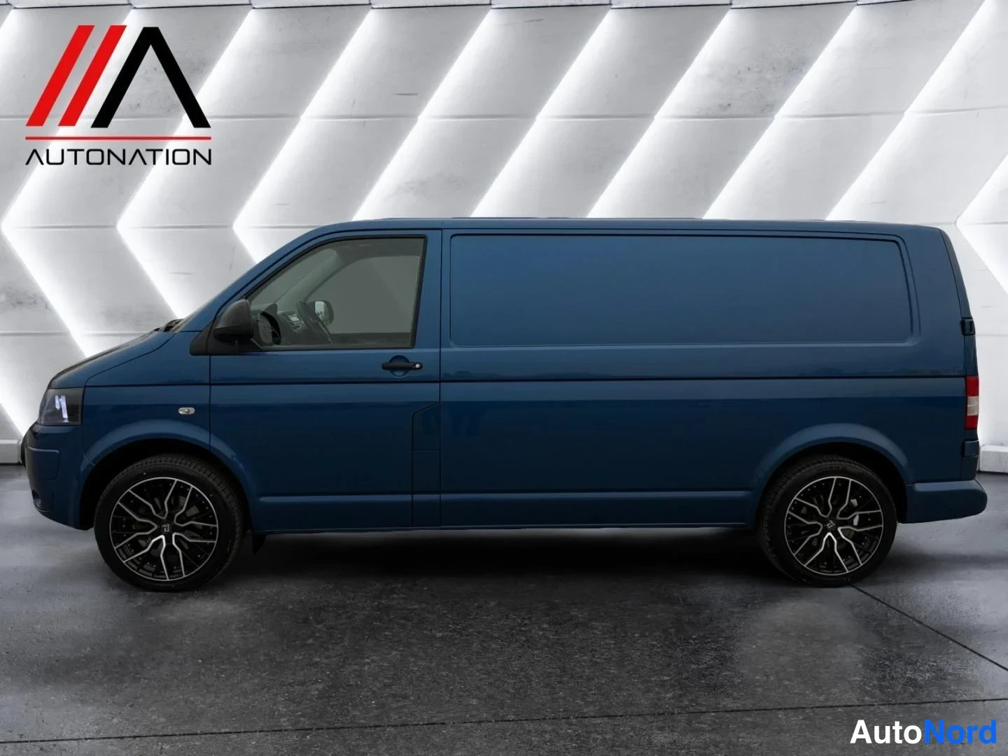 Blå Volkswagen Transporter 2013, från sidan, bild 5
