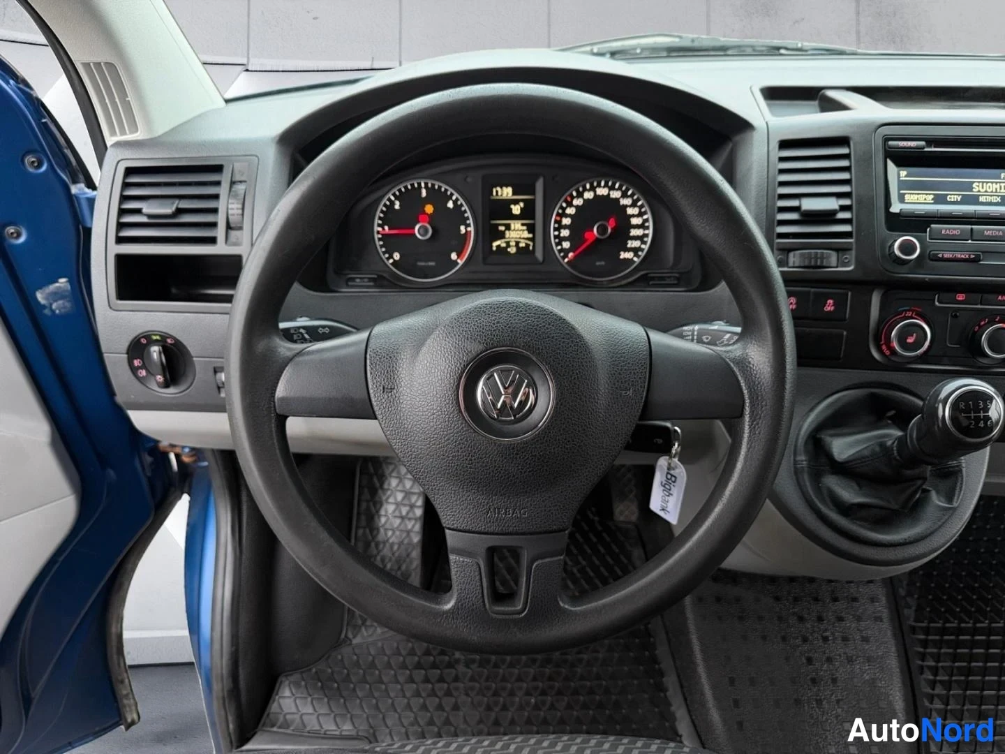 Blå Volkswagen Transporter 2013, förarplats, bild 9