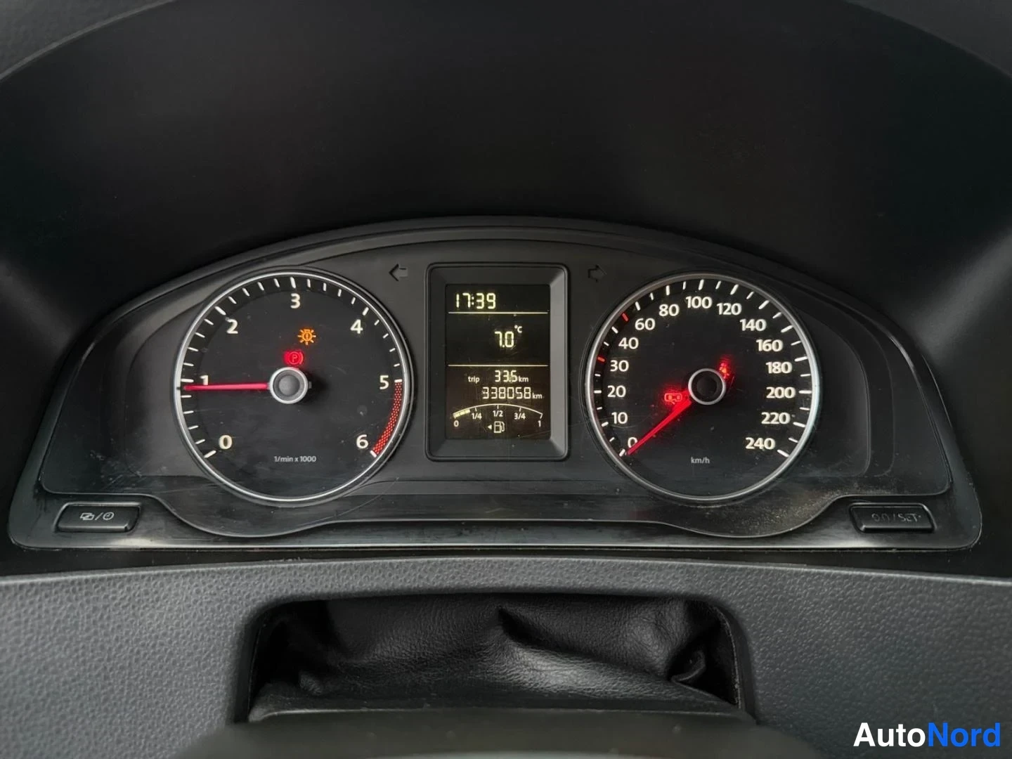 Blå Volkswagen Transporter 2013, detalj, bild 16