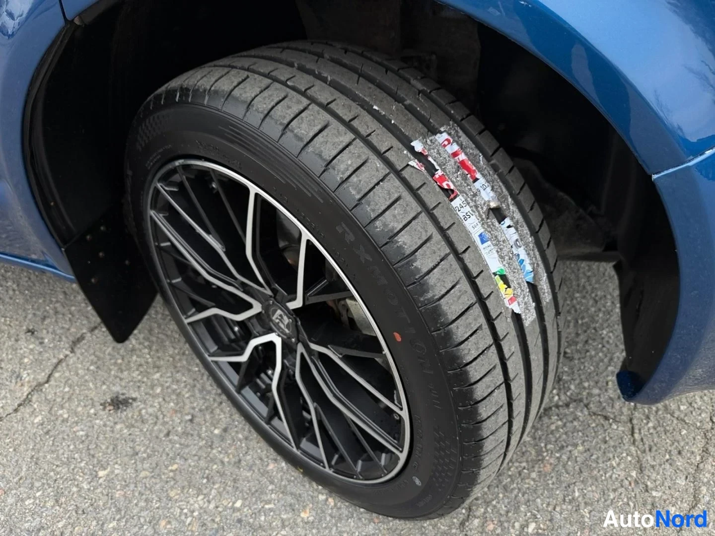 Blå Volkswagen Transporter 2013, detalj, bild 18