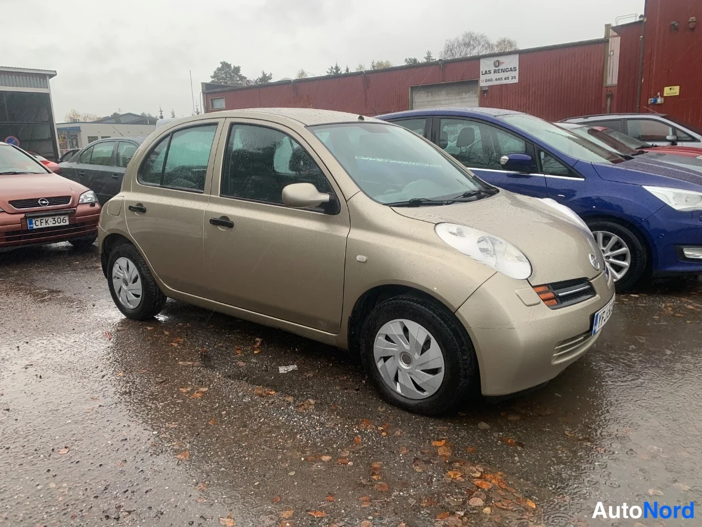 Beige Nissan Micra 2004, etuviisto, keula oikealle, kuva 3