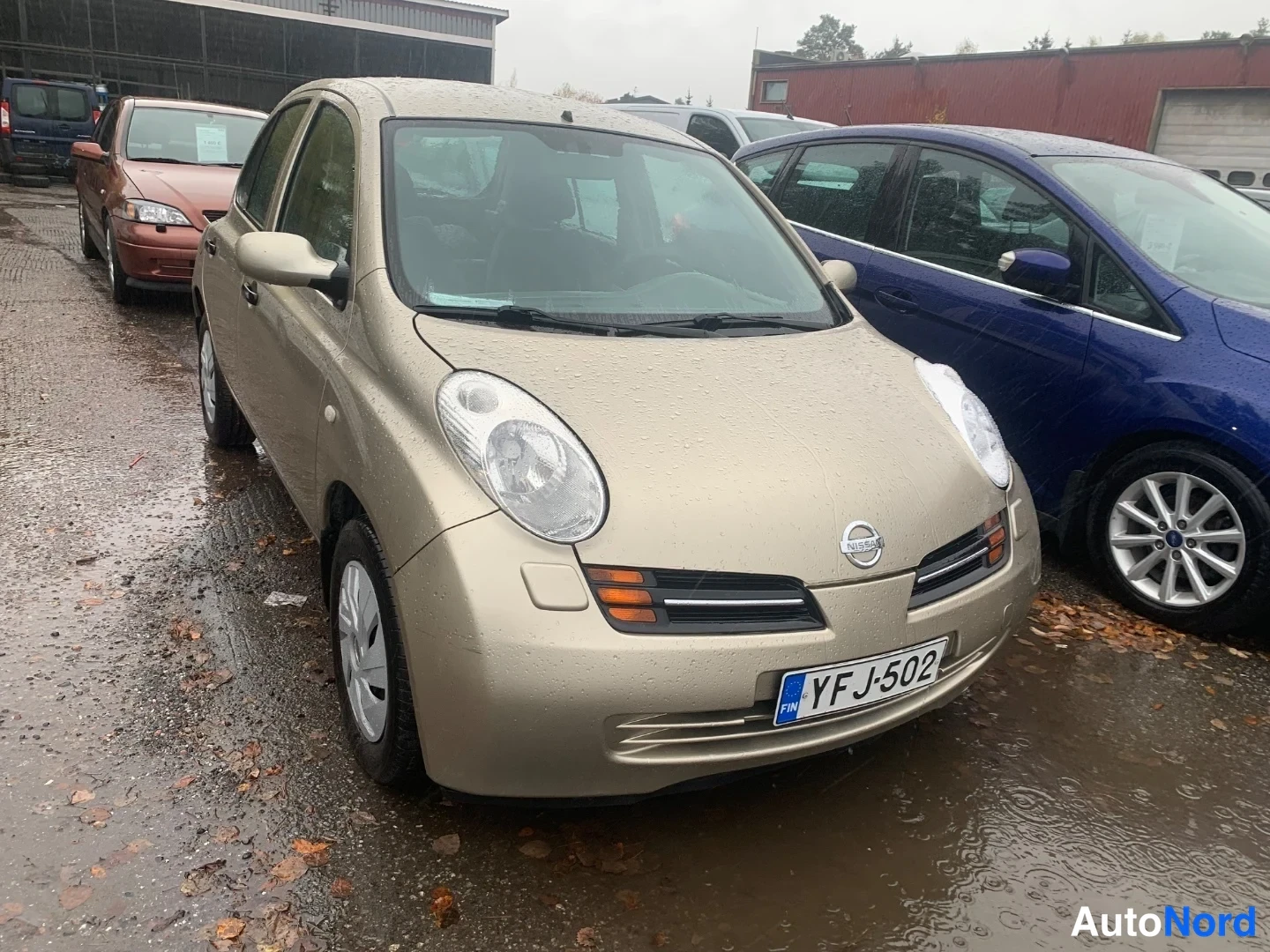 Beige Nissan Micra 2004, etuviisto, keula vasemmalle, kuva 2