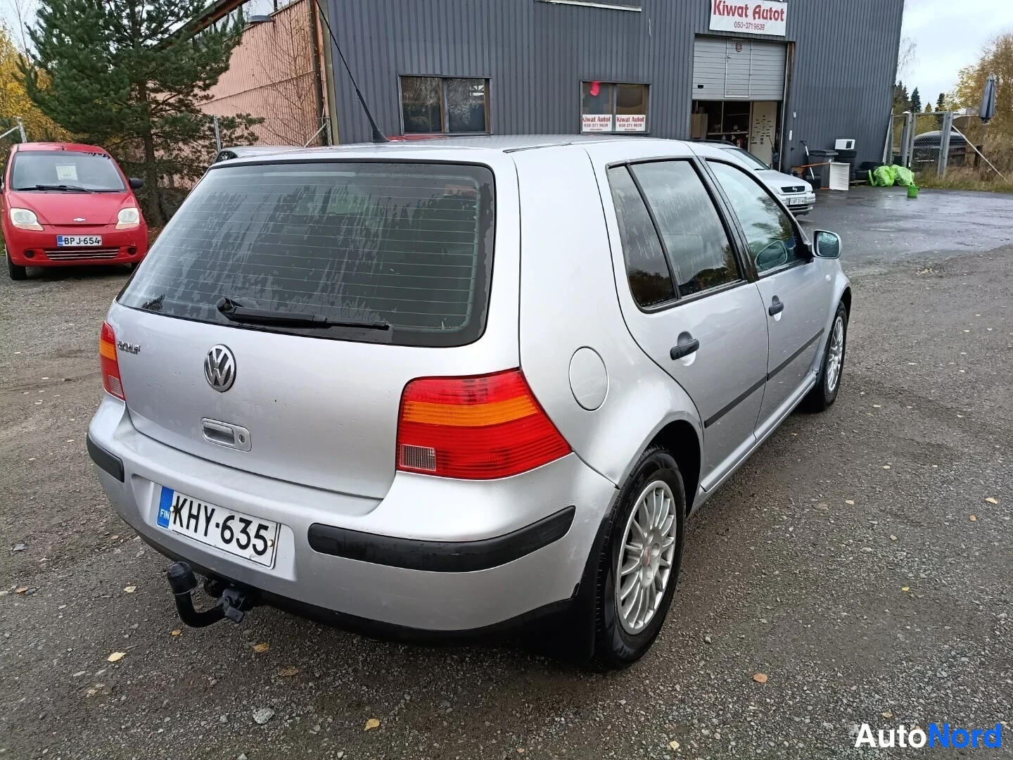 Silver Volkswagen Golf 2003, rear three-quarter, photo 6